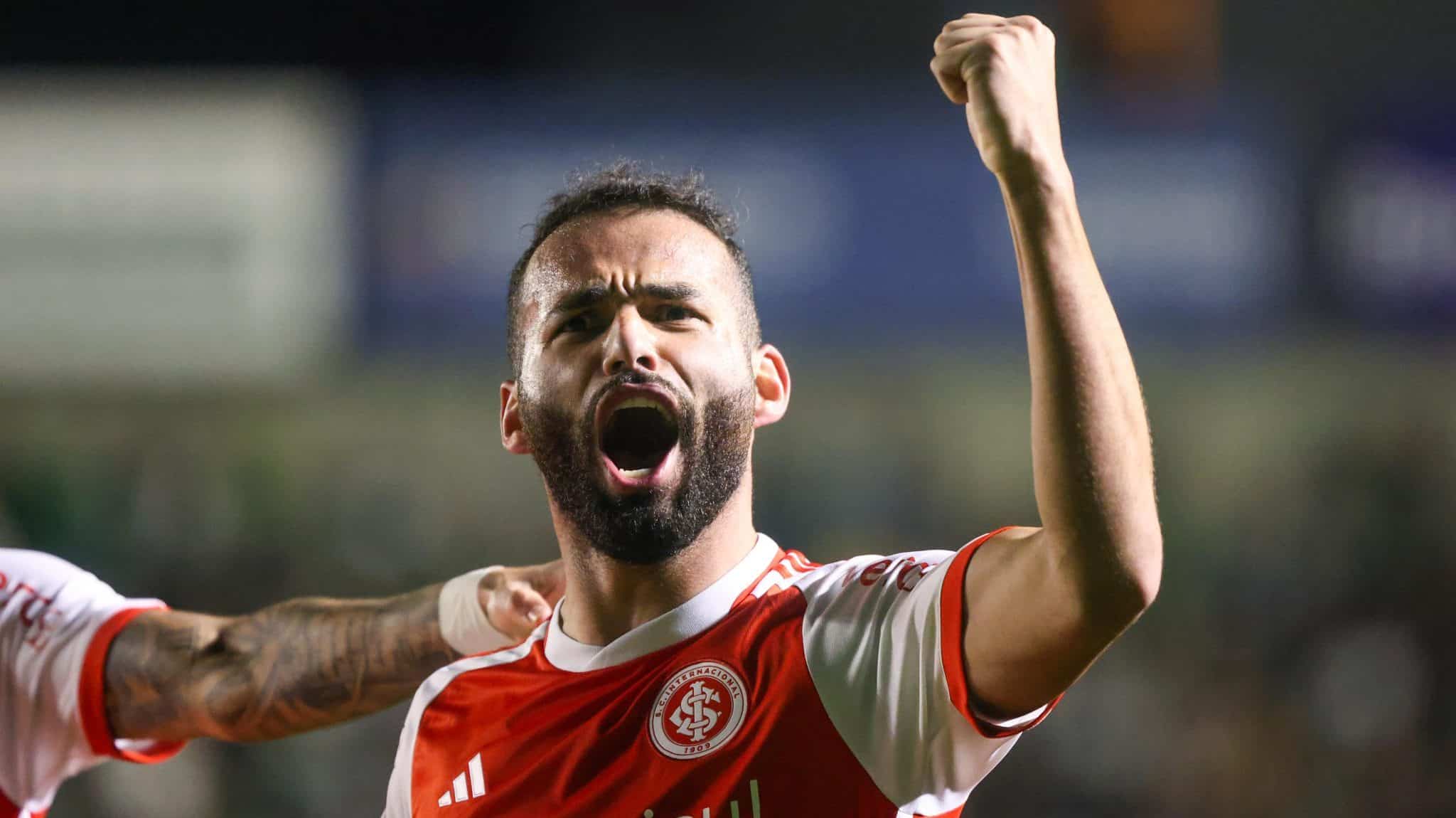 Thiago Maia comemora gol do Internacional sobre o Juventude