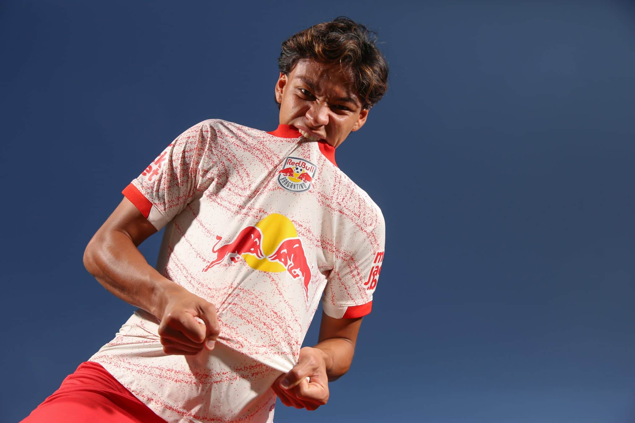 Imagens da apresenta&ccedil;&atilde;o do meio-campista Jo&atilde;o Neto no Red Bull Bragantino. Fotos de Ari Ferreira/Red Bull Bragantino.