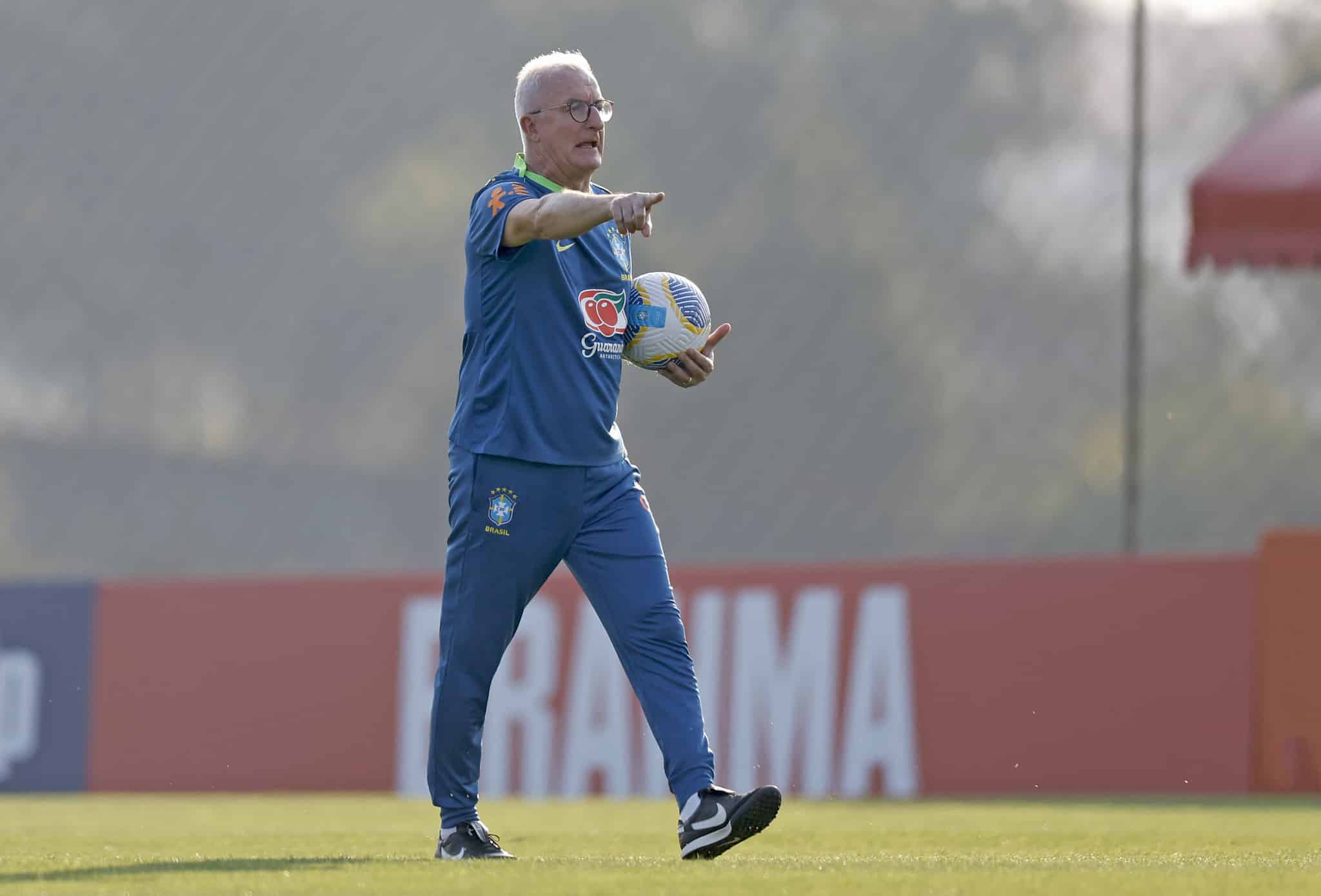 Dorival quer aproximar Sele&ccedil;&atilde;o do torcedor, mas esbarra em ingressos car&iacute;ssimos