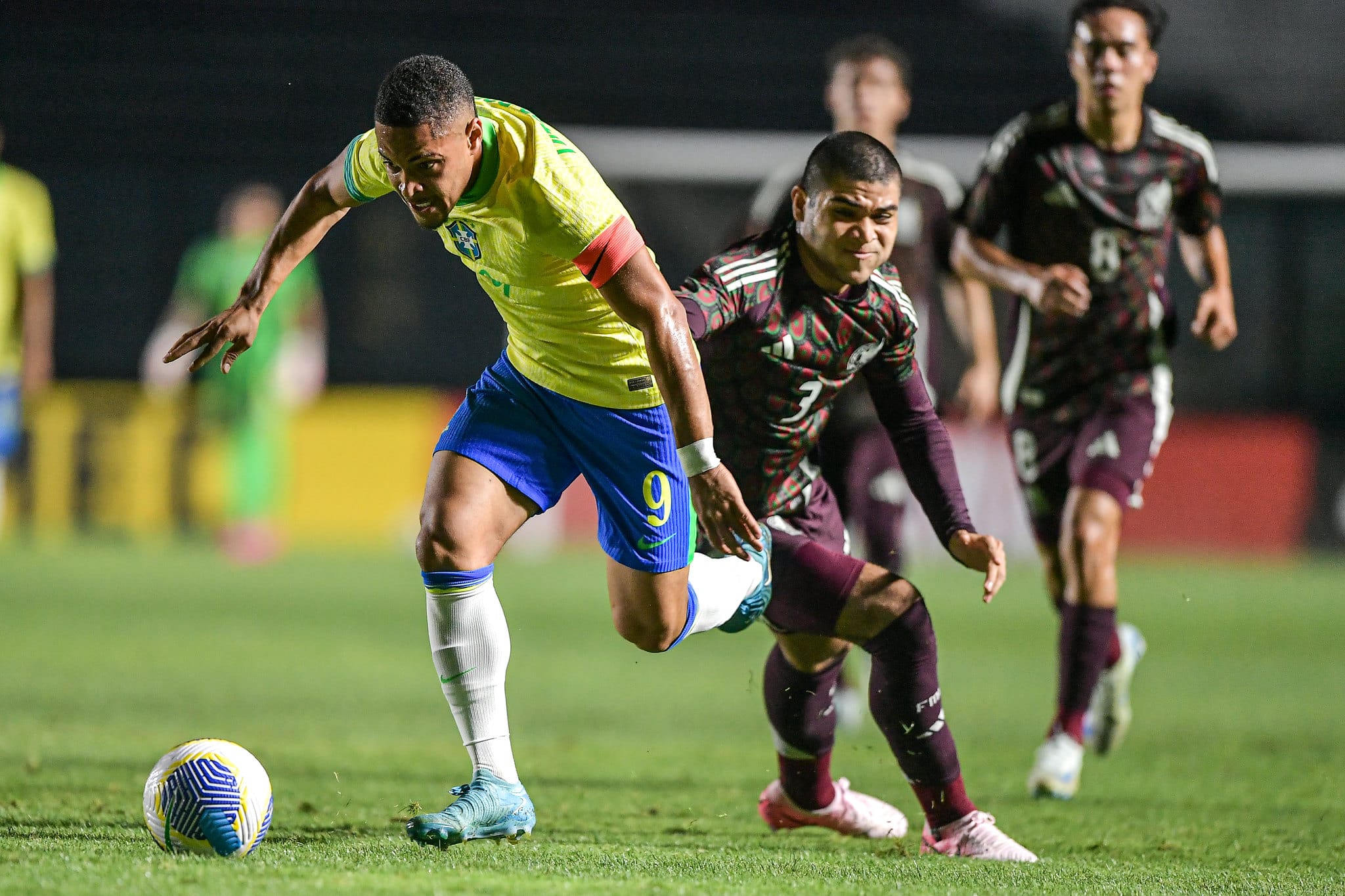 Vitor Roque foi titular e capit&atilde;o em amistoso da Sele&ccedil;&atilde;o Brasileira Sub-20 (Foto: Staff Images / CBF)