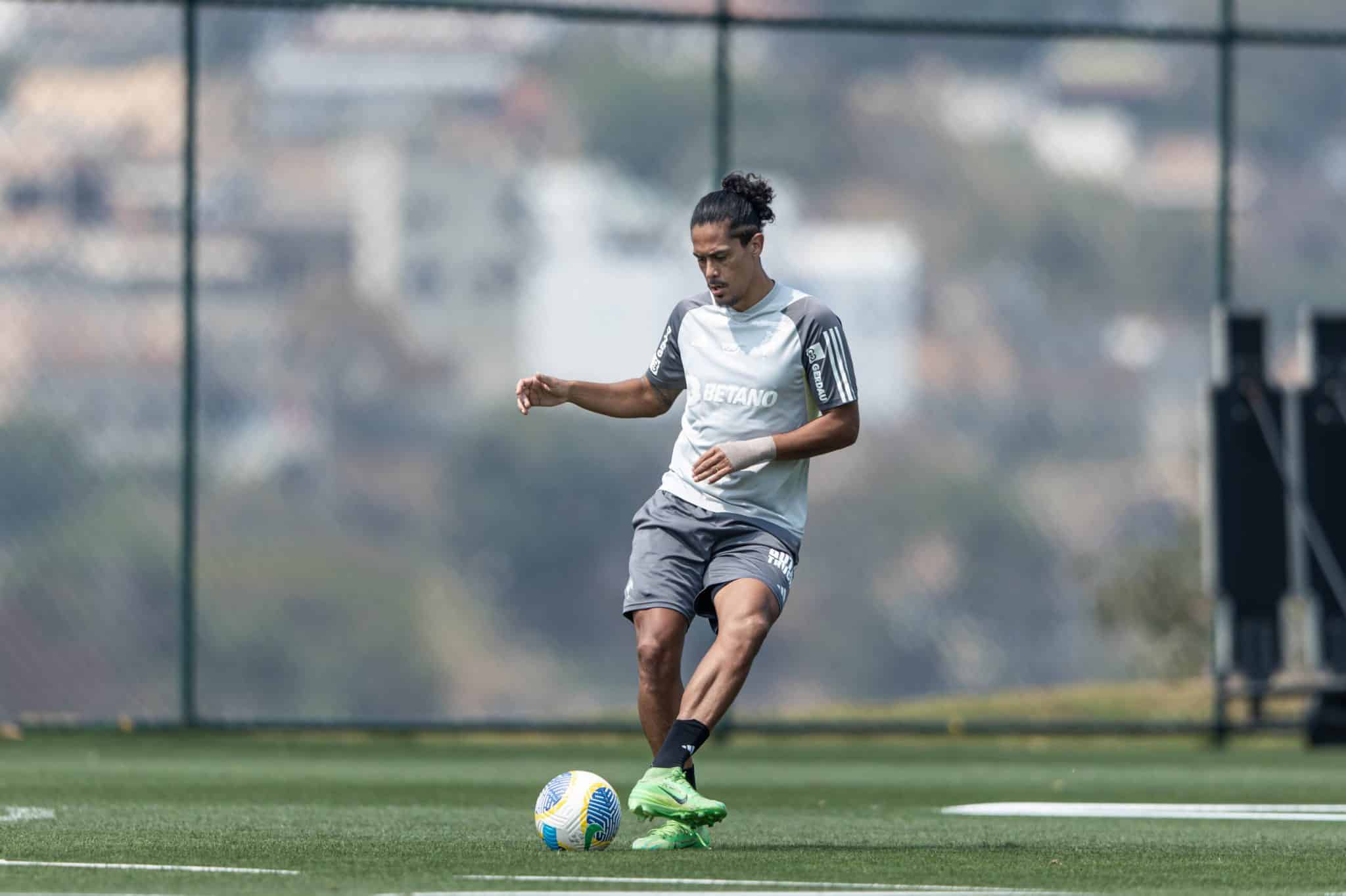 Mauricio Lemos em treino do Atl&eacute;tico