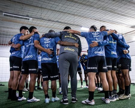 Bastidores: confus&atilde;o no vesti&aacute;rio do Santos escancara desorganiza&ccedil;&atilde;o fora do campo