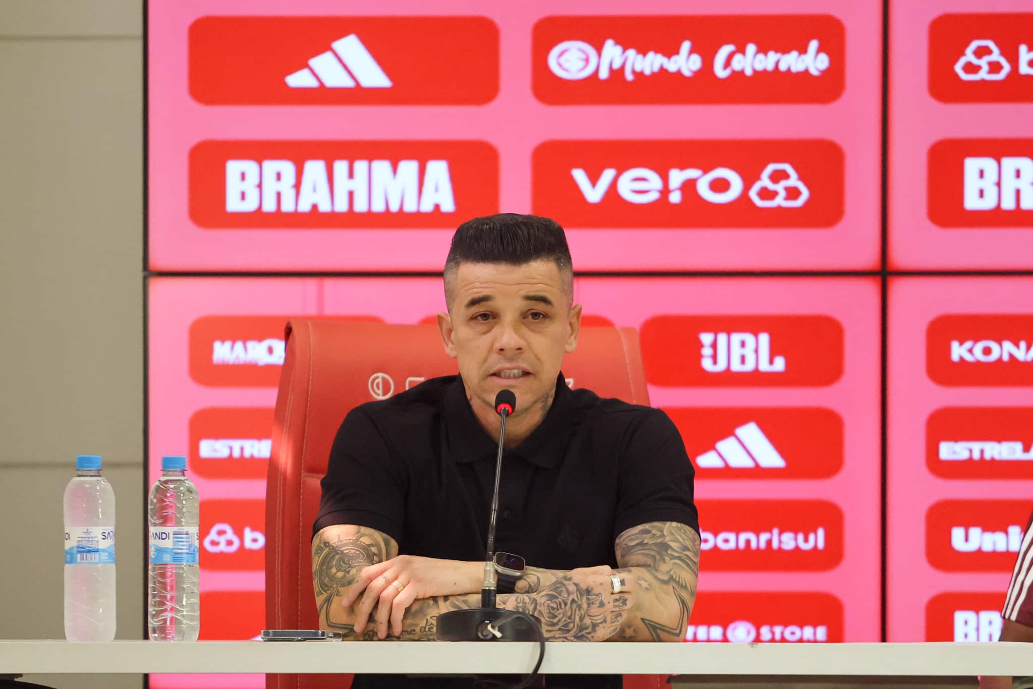 D'Alessandro na apresenta&ccedil;&atilde;o de Braian Aguirre e Clayton Sampaio
