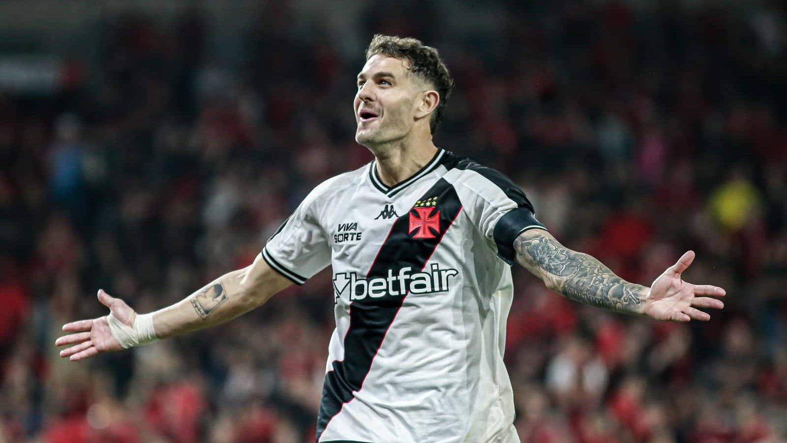 Gol decisivo e hist&oacute;rico: Vegetti iguala Pet e se aproxima de lista seleta no Vasco