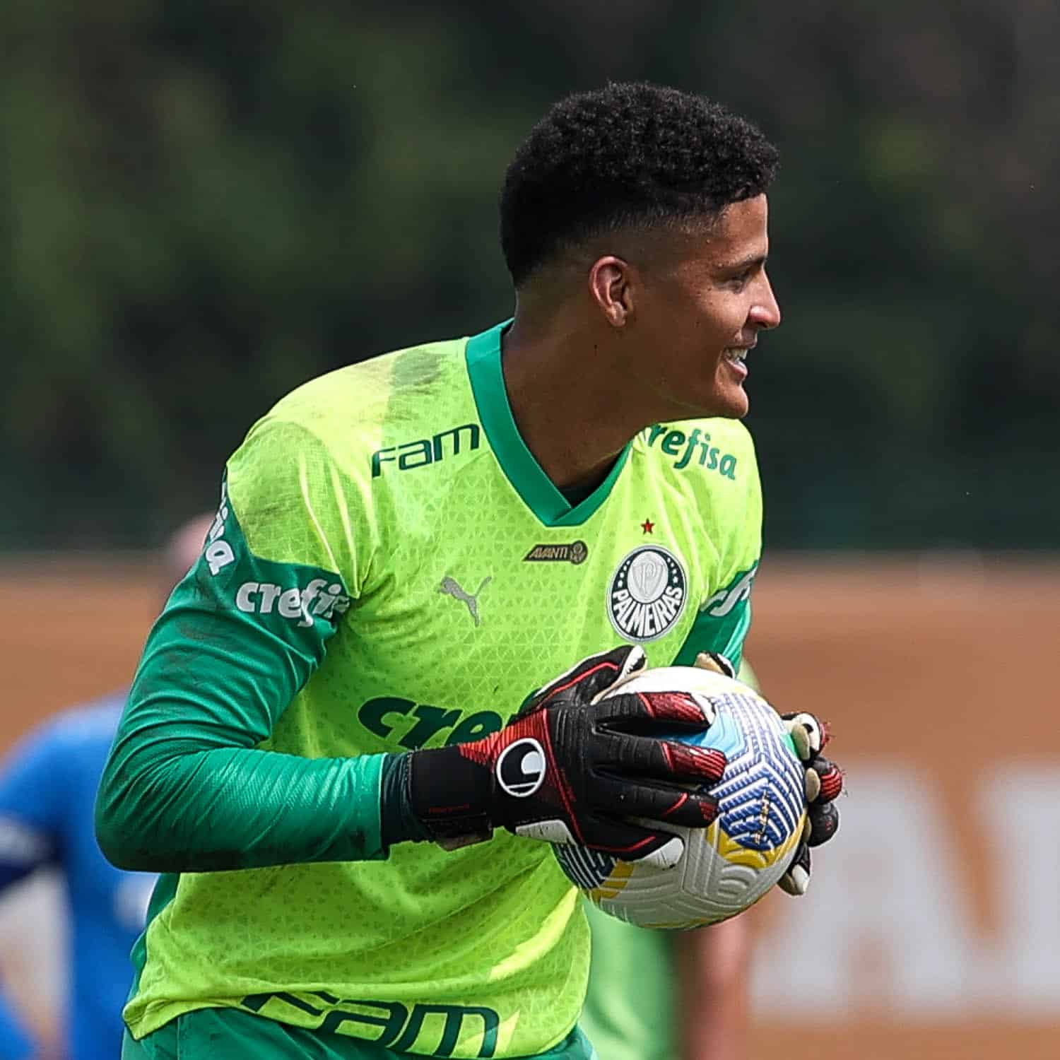 Mateus, goleiro do palmeiras, durante treinamento