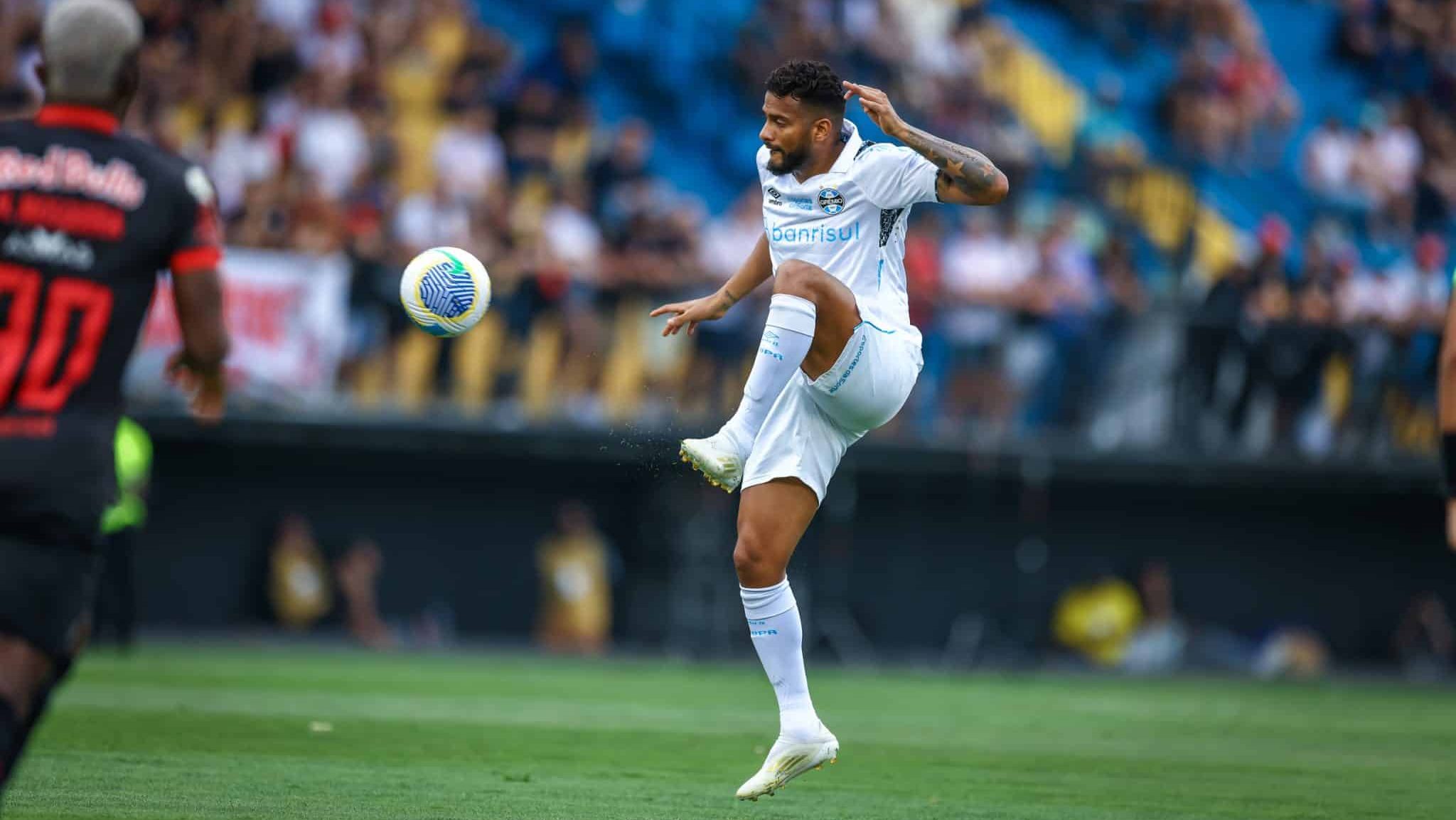 Erros de Rodrigo Caio e Reinaldo no Gr&ecirc;mio tamb&eacute;m s&atilde;o culpa de Renato e sua comiss&atilde;o