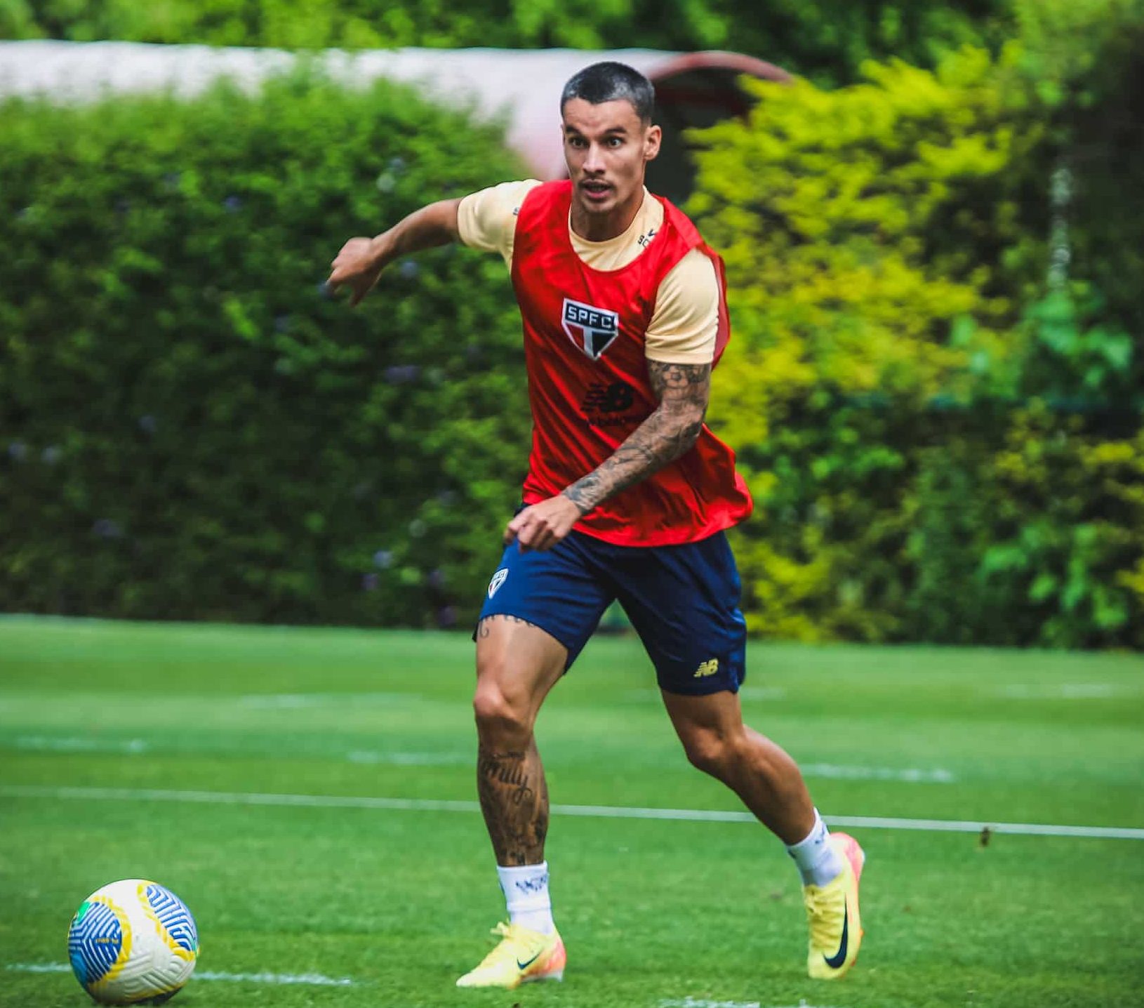 Ferreira, em ação no treino do São Paulo