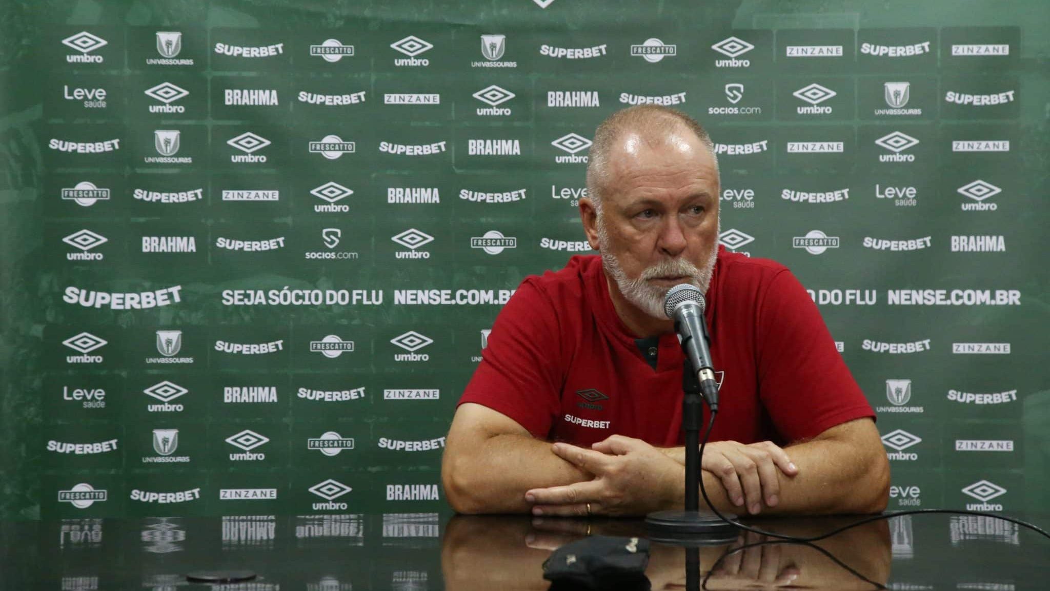 Mano Menezes fala em &lsquo;vergonha&rsquo; no Fluminense e desmente pol&ecirc;mica sobre rebaixamento