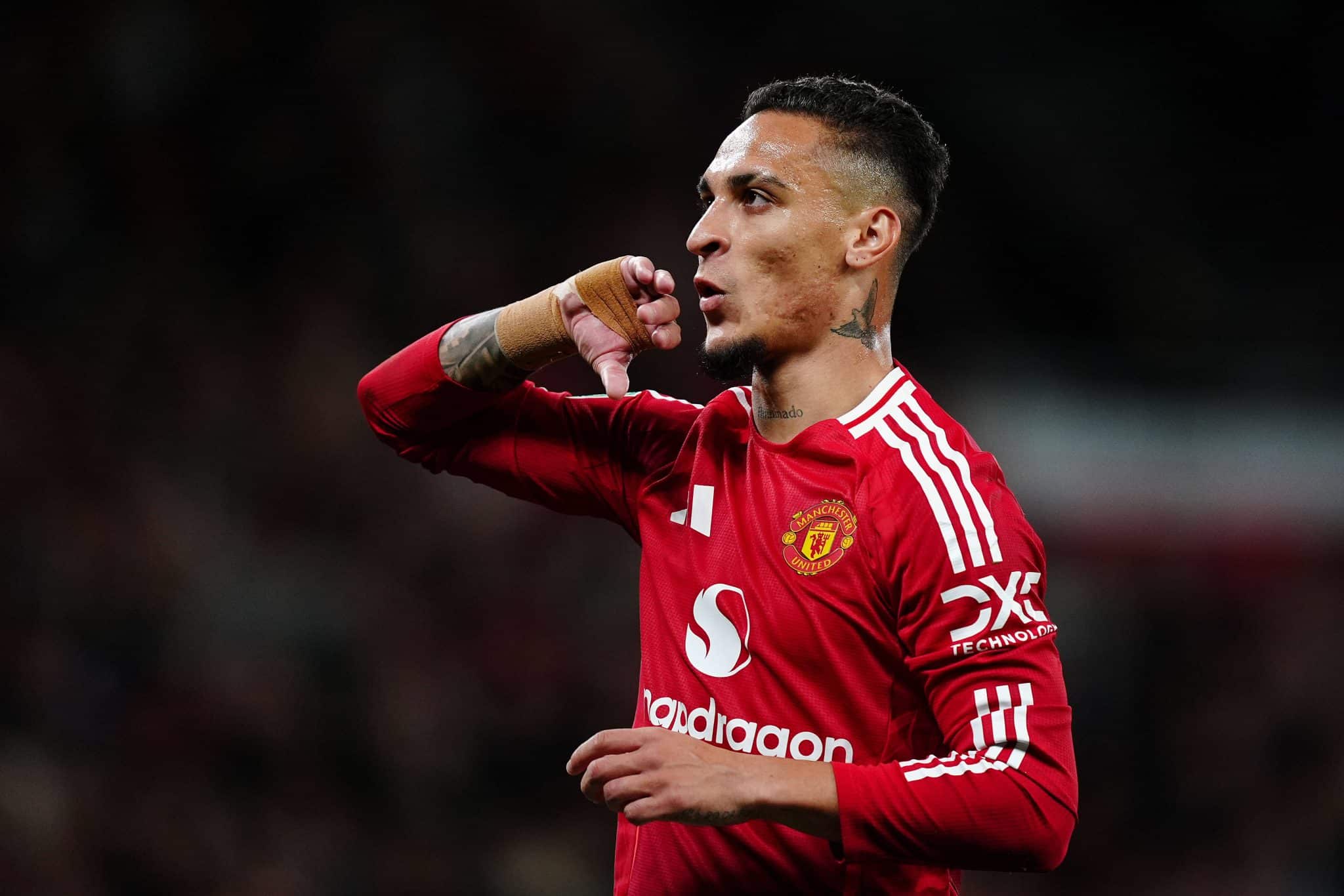 Ap&oacute;s cobran&ccedil;a de Ten Hag, Antony marca mas n&atilde;o diminui antipatia dos ingleses no United
