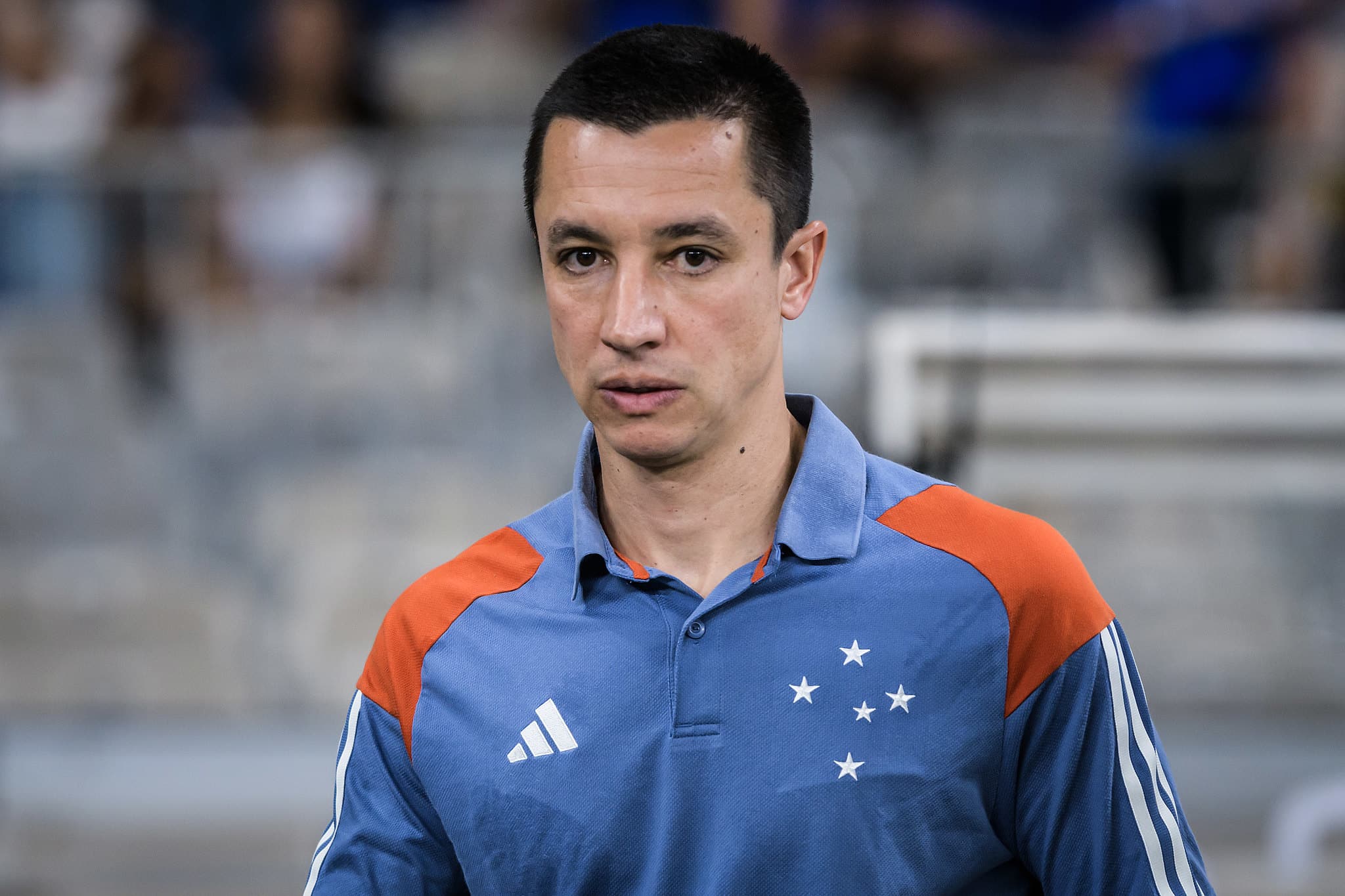 Auxiliar de Fernando Diniz, Eduardo Barros comandou o Cruzeiro no Mineir&atilde;o