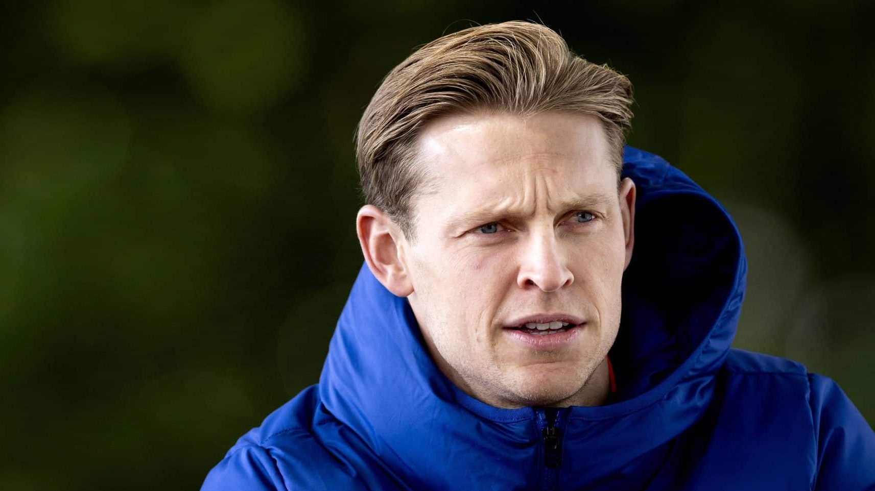 Barcelona faz lista de refor&ccedil;os para meio-campo, e pode trazer companheiro de De Jong na sele&ccedil;&atilde;o holandesa