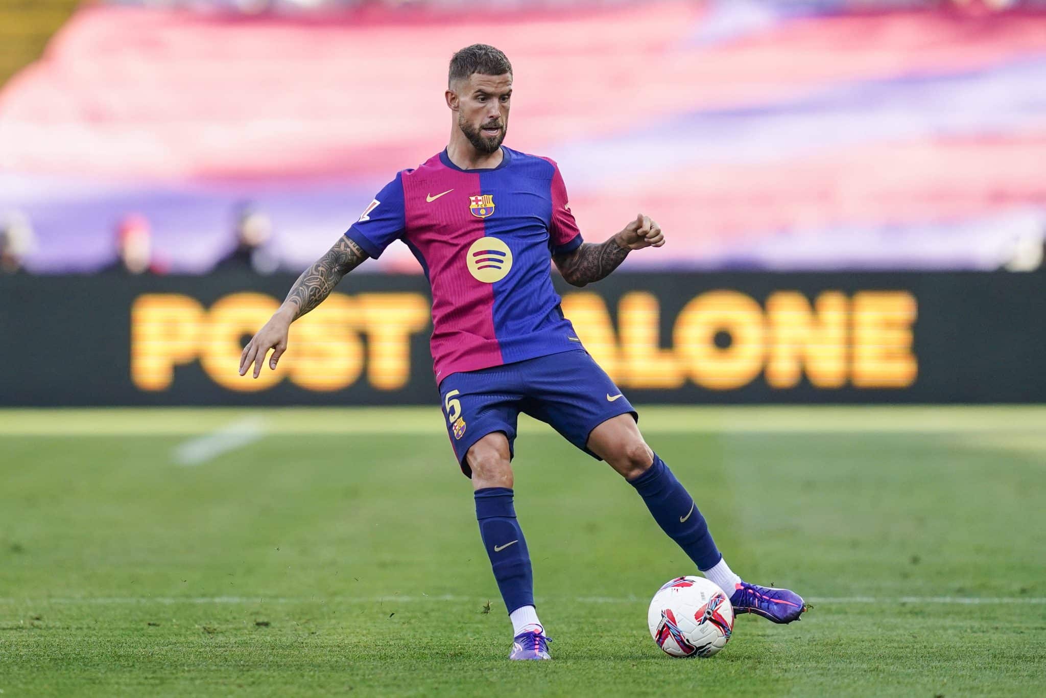 I&ntilde;igo Mart&iacute;nez mudou status no Barcelona, sendo titular nos quatro jogos que o time catal&atilde;o disputou na La Liga