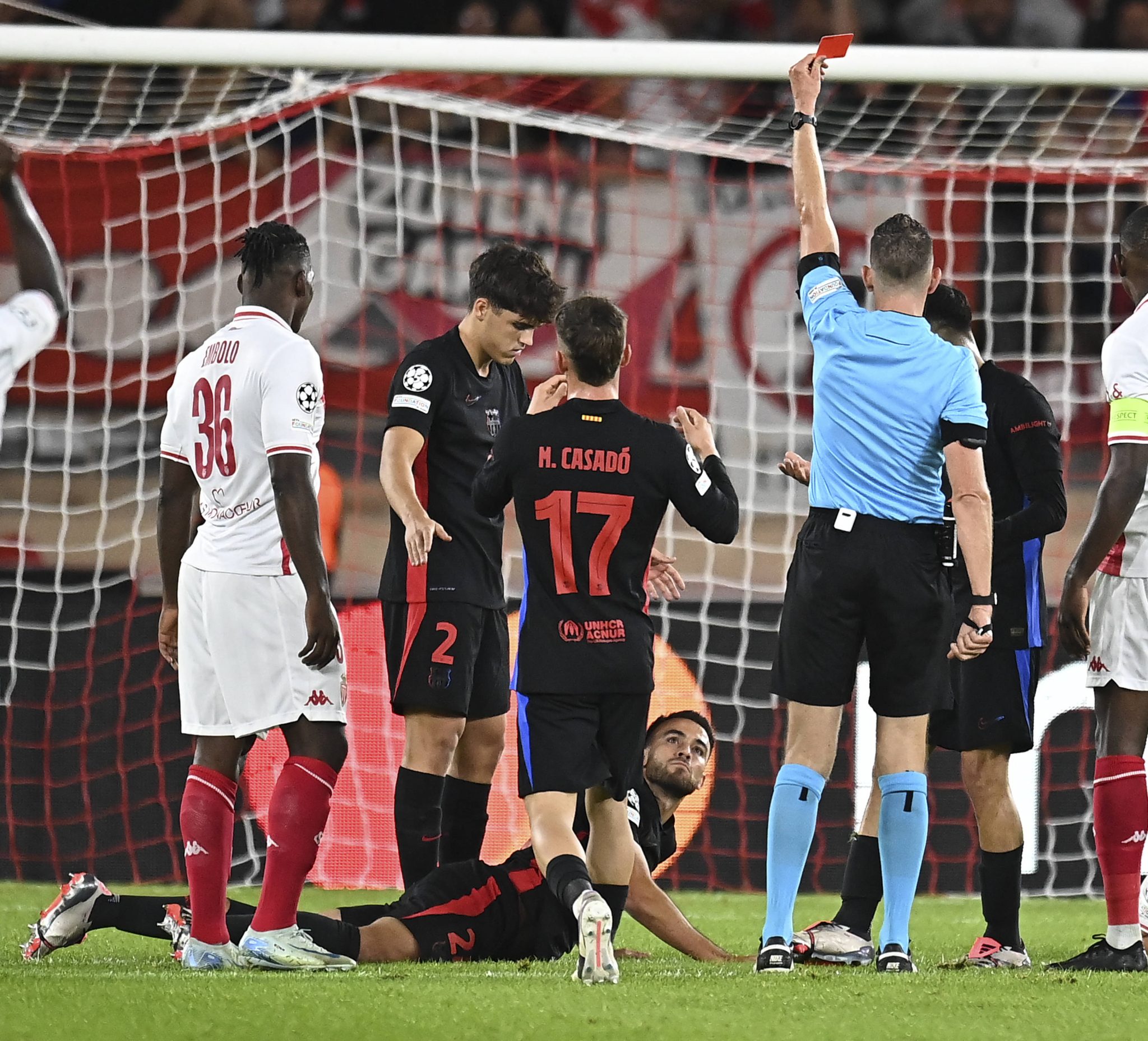 Erro de Ter Stegen causa expuls&atilde;o de Erci Garcia em derrota do Barcelona na Champions League