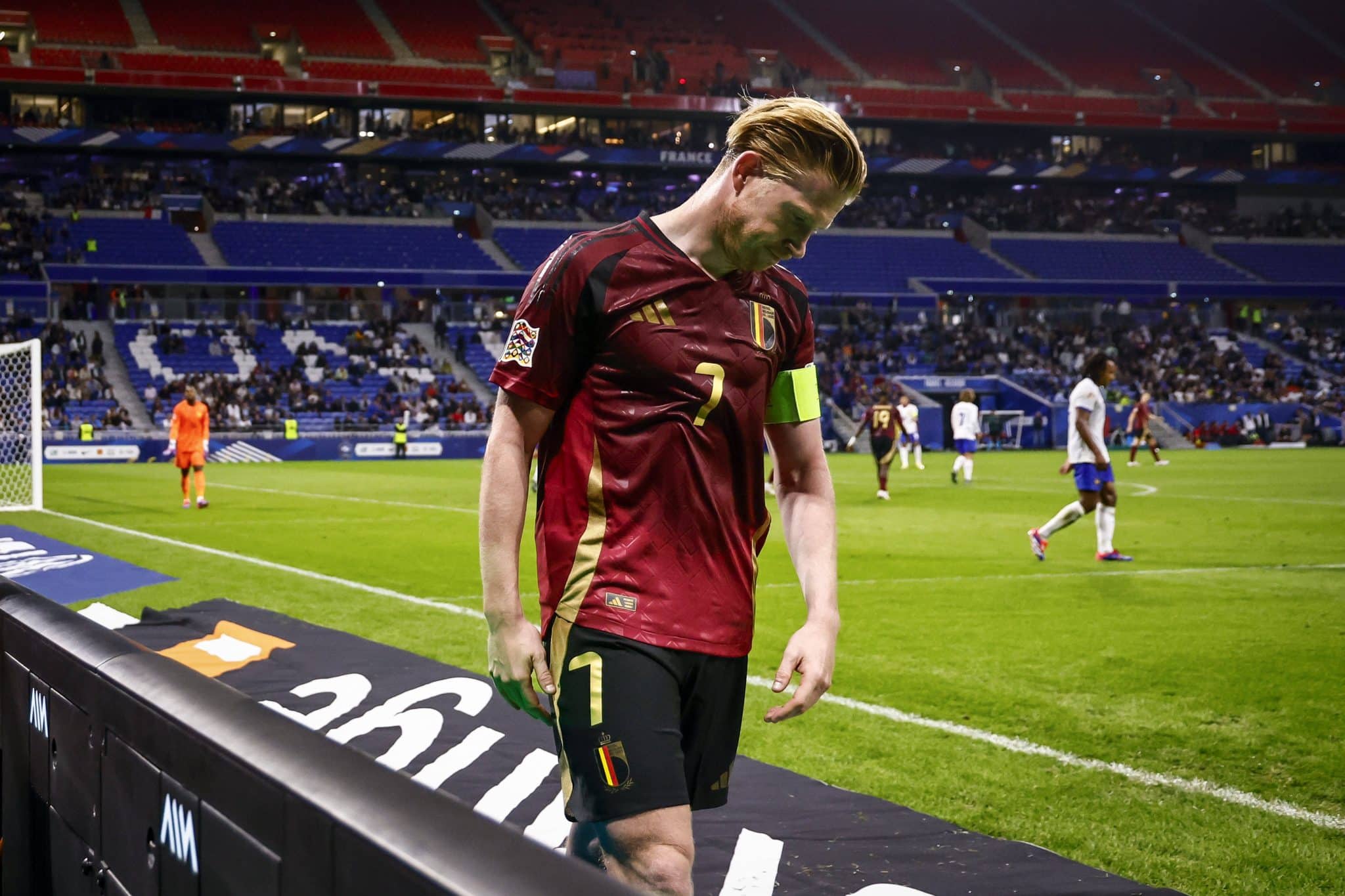 De Bruyne sai chateado de campo ap&oacute;s a derrota para a Fran&ccedil;a na Nations League, e amea&ccedil;a sair da sele&ccedil;&atilde;o belga