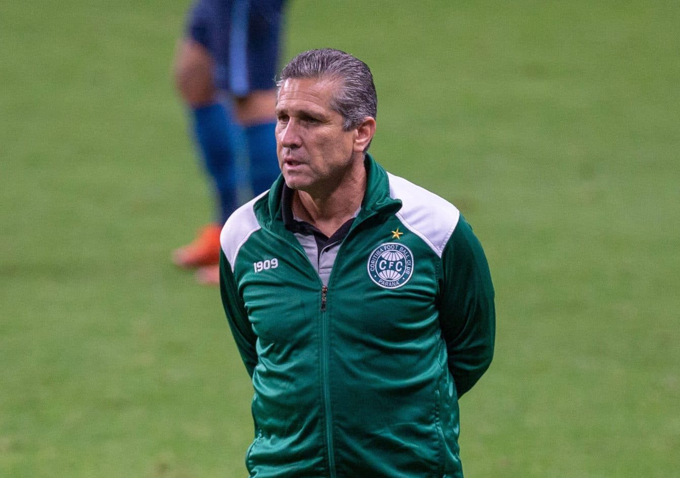 T&eacute;cnico do Coritiba imp&otilde;e condi&ccedil;&atilde;o para Alef Manga voltar a jogar