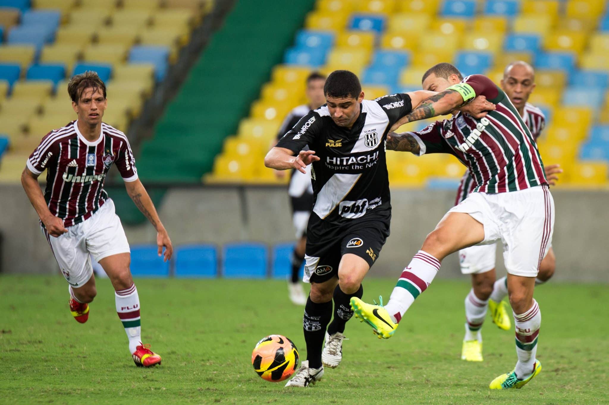 Diguinho e Edinho atuando em Fluminense x Ponte preta no Brasileirão de 2013