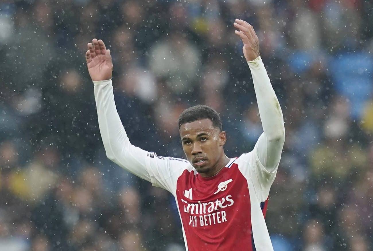 &lsquo;Inevit&aacute;vel&rsquo;: Gabriel Magalh&atilde;es e Raya roubam a cena em empate dram&aacute;tico entre Arsenal e City