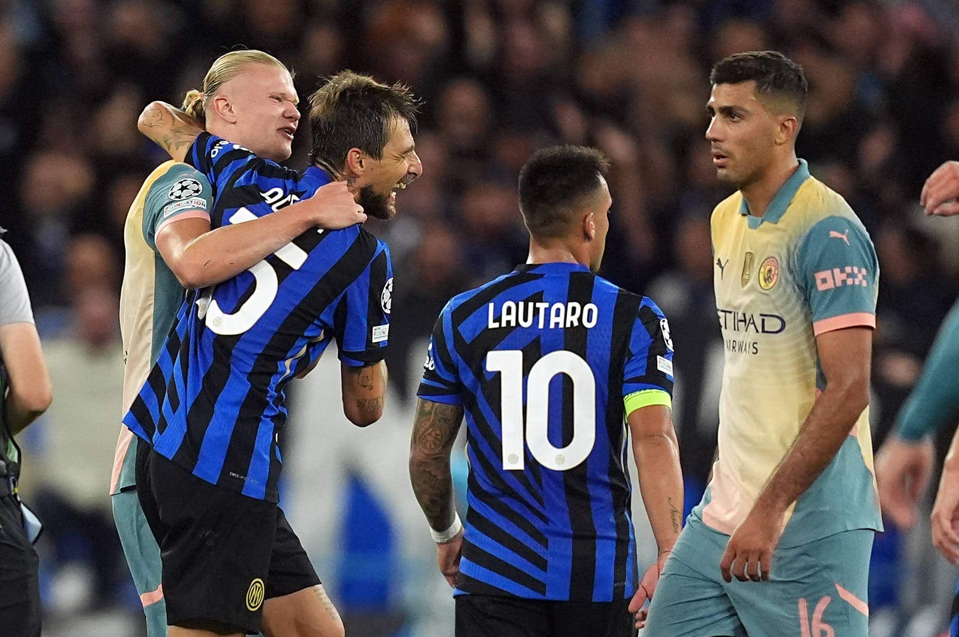 Acerbi e Haaland se abra&ccedil;am ao final do empate sem gols entre Internazionale e Manchester City pela Champions League