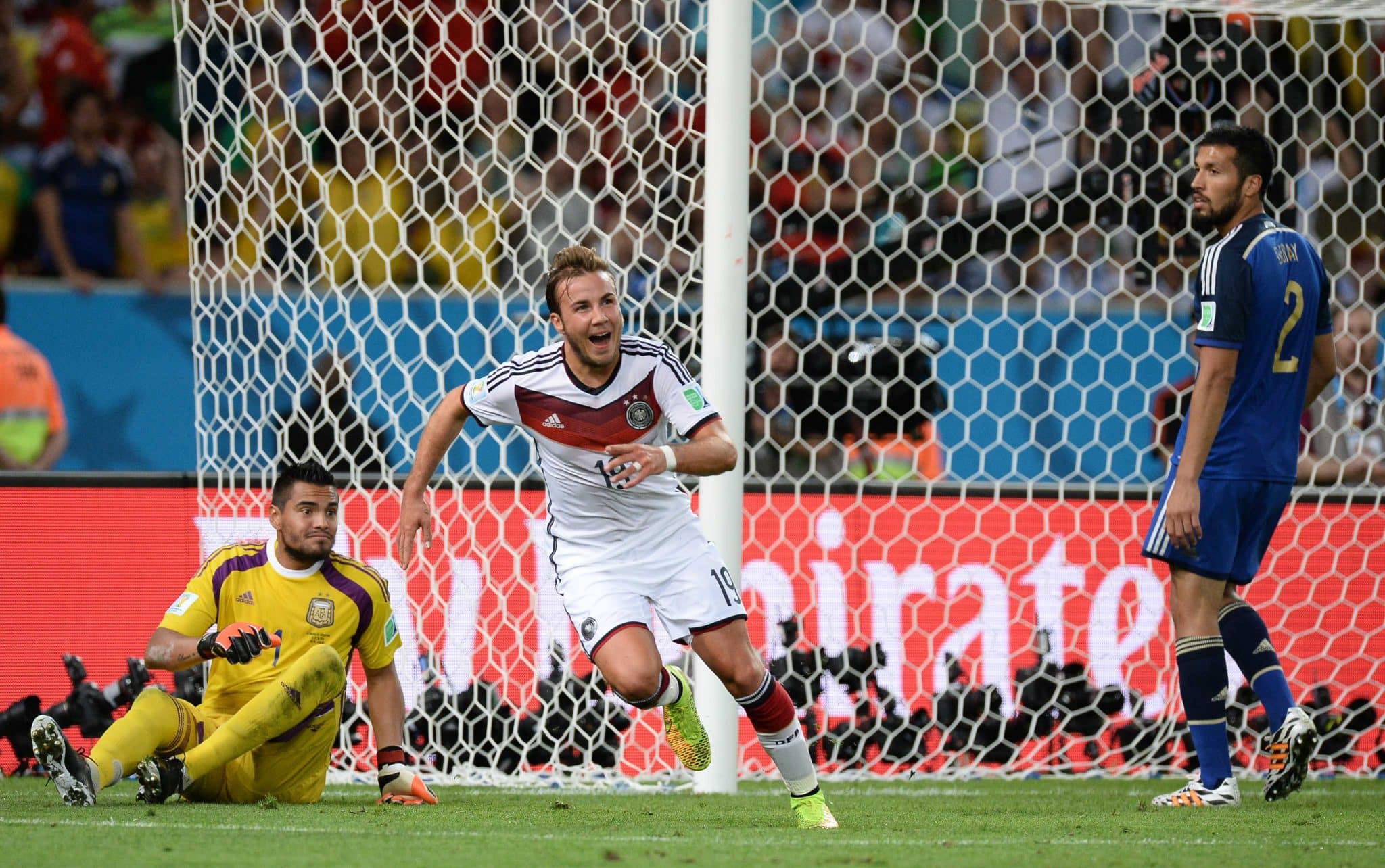 Mario G&ouml;tze marca o gol do tetracampeonato mundial da Alemanha em 2014, contra a Argentina, no Maracan&atilde;. Foto: Icon Sport