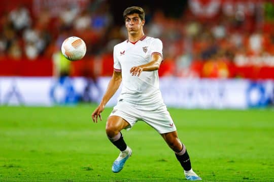 Multa baixa e polival&ecirc;ncia: joia do Sevilla desperta o interesse de United e Real Madrid