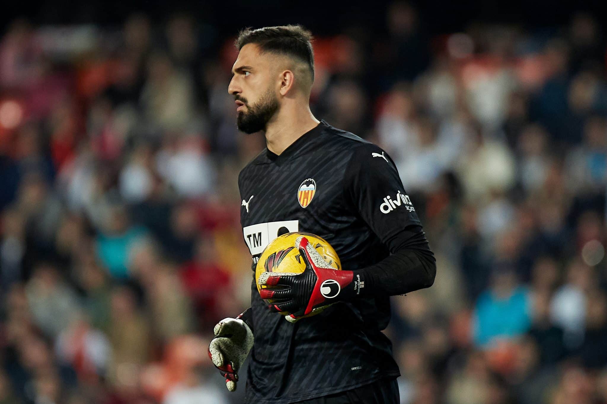 Giorgi Mamardashvili em a&ccedil;&atilde;o pelo Valencia. Foto: Icon Sport