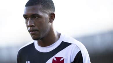 Cobran&ccedil;a e incentivo: o recado do t&eacute;cnico do Vasco para jovem promessa do clube