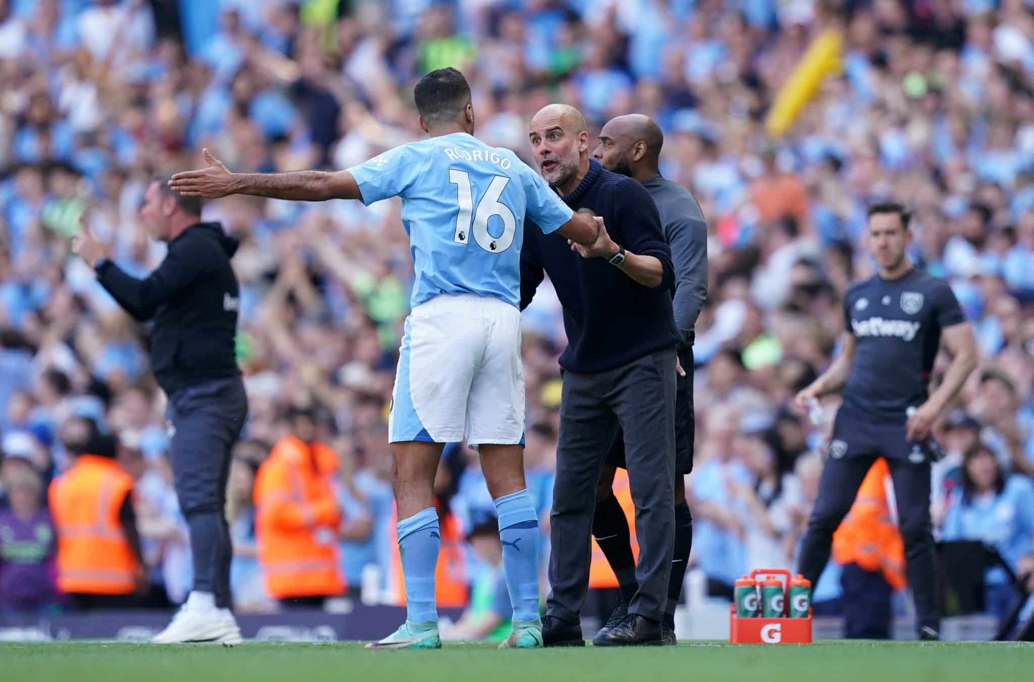 Pep Guardiola e Rodri durante jogo do Manchester City. Foto: Icon Sport