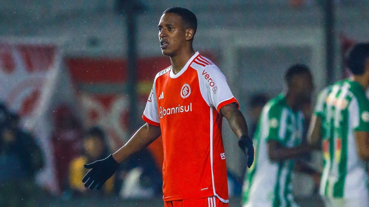 Robert Renan negocia com destino improv&aacute;vel e cl&aacute;usula pode garantir milh&otilde;es ao Internacional