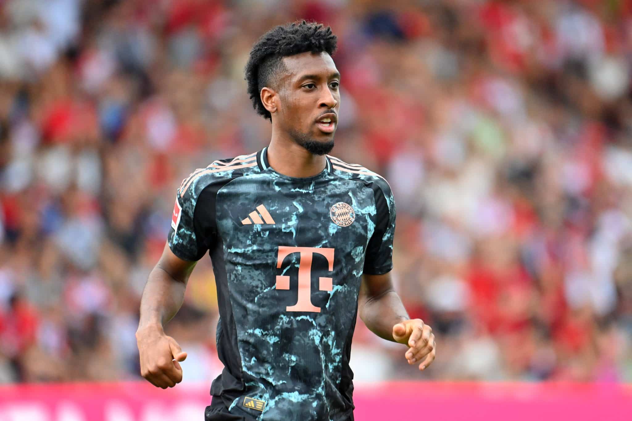 Coman tem contrato com o Bayern de Munique at&eacute; junho de 2027. Foto: Icon Sport