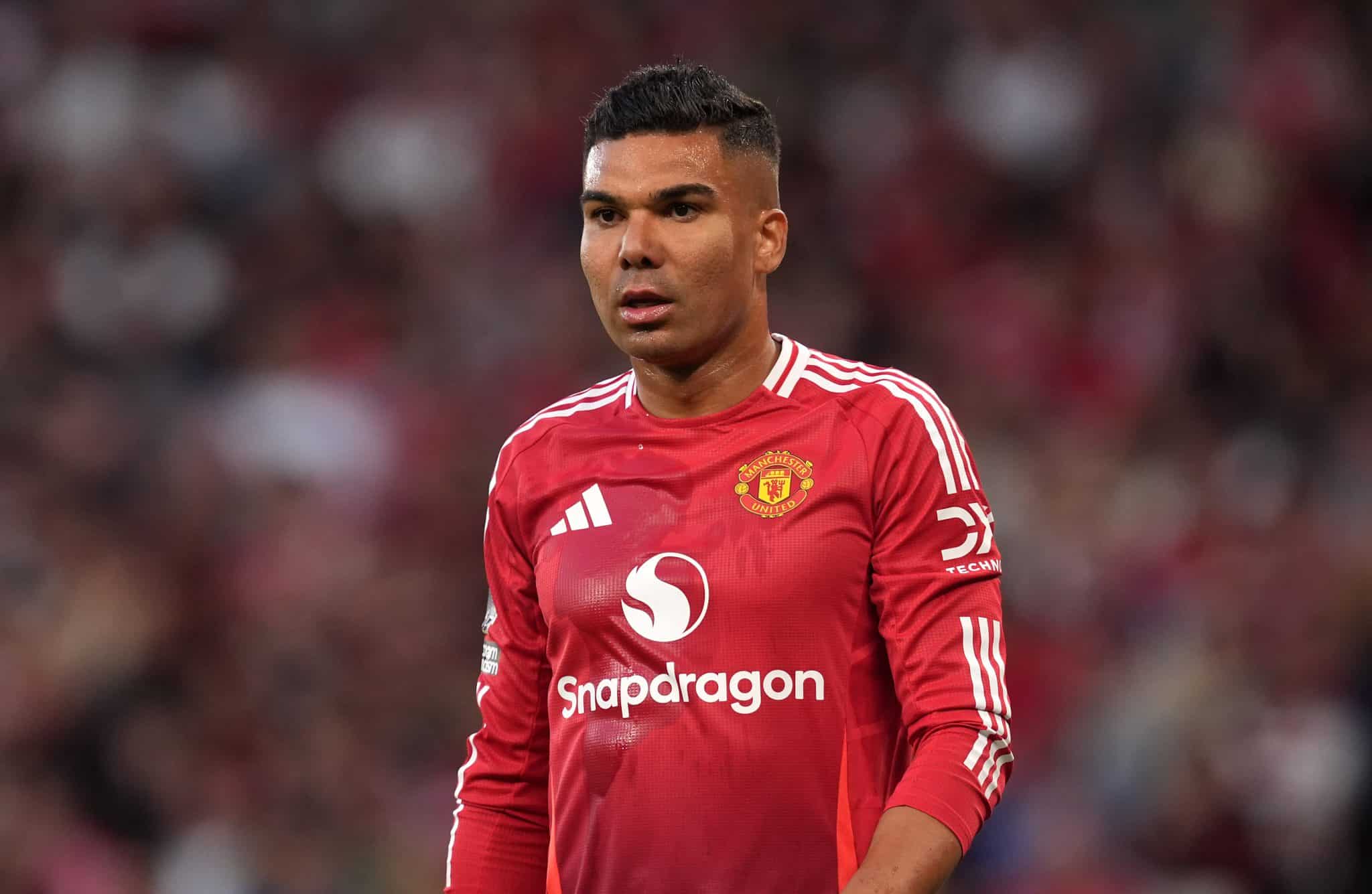 Torcida do Manchester United alega &lsquo;persegui&ccedil;&atilde;o&rsquo; contra Casemiro em derrota para o Brighton
