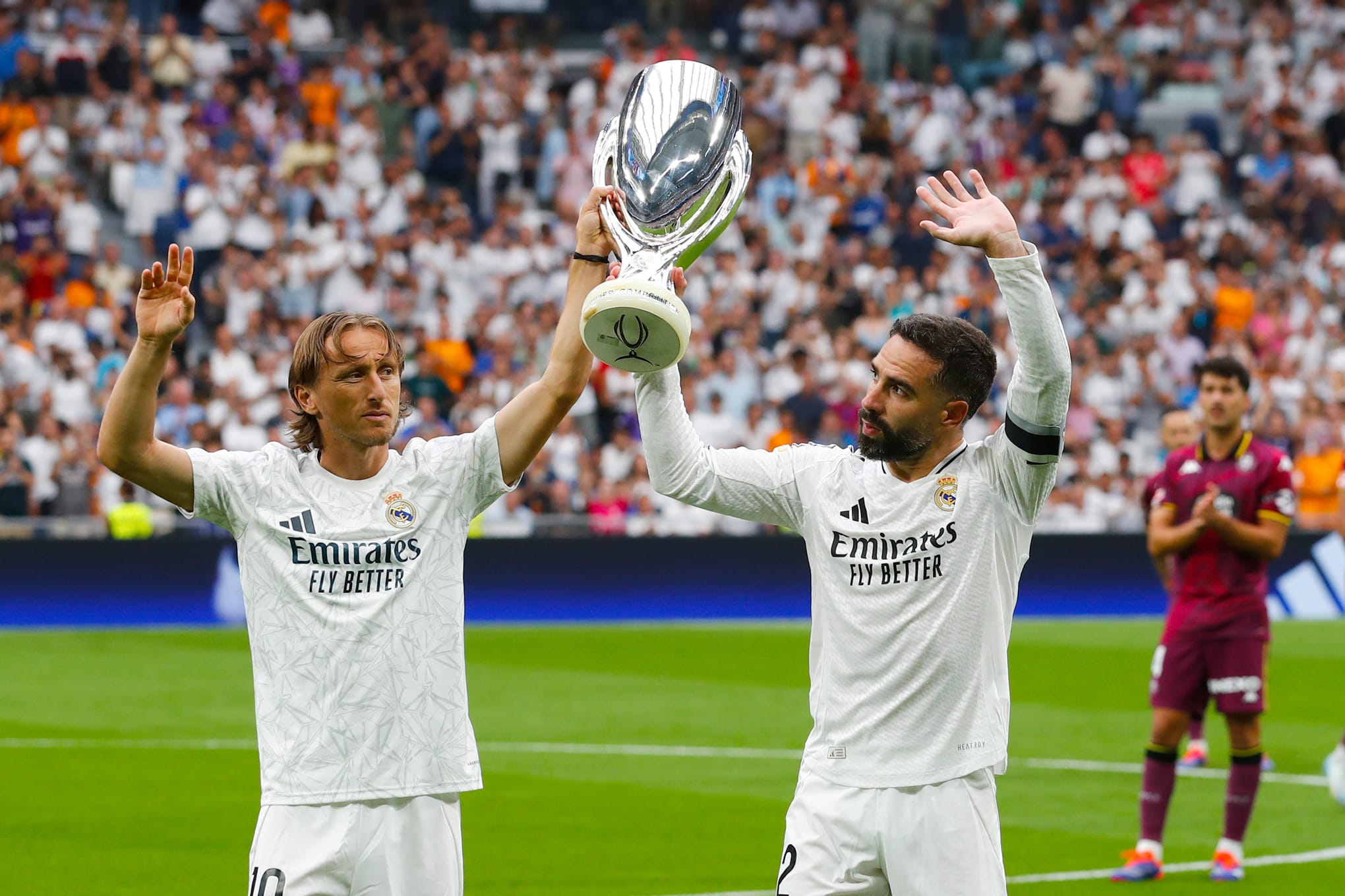 Ao lado de Modric, Carvajal &eacute; um dos &uacute;nicos remanescentes em meio a uma 'nova gera&ccedil;&atilde;o' do Real Madrid. Foto: Icon Sport