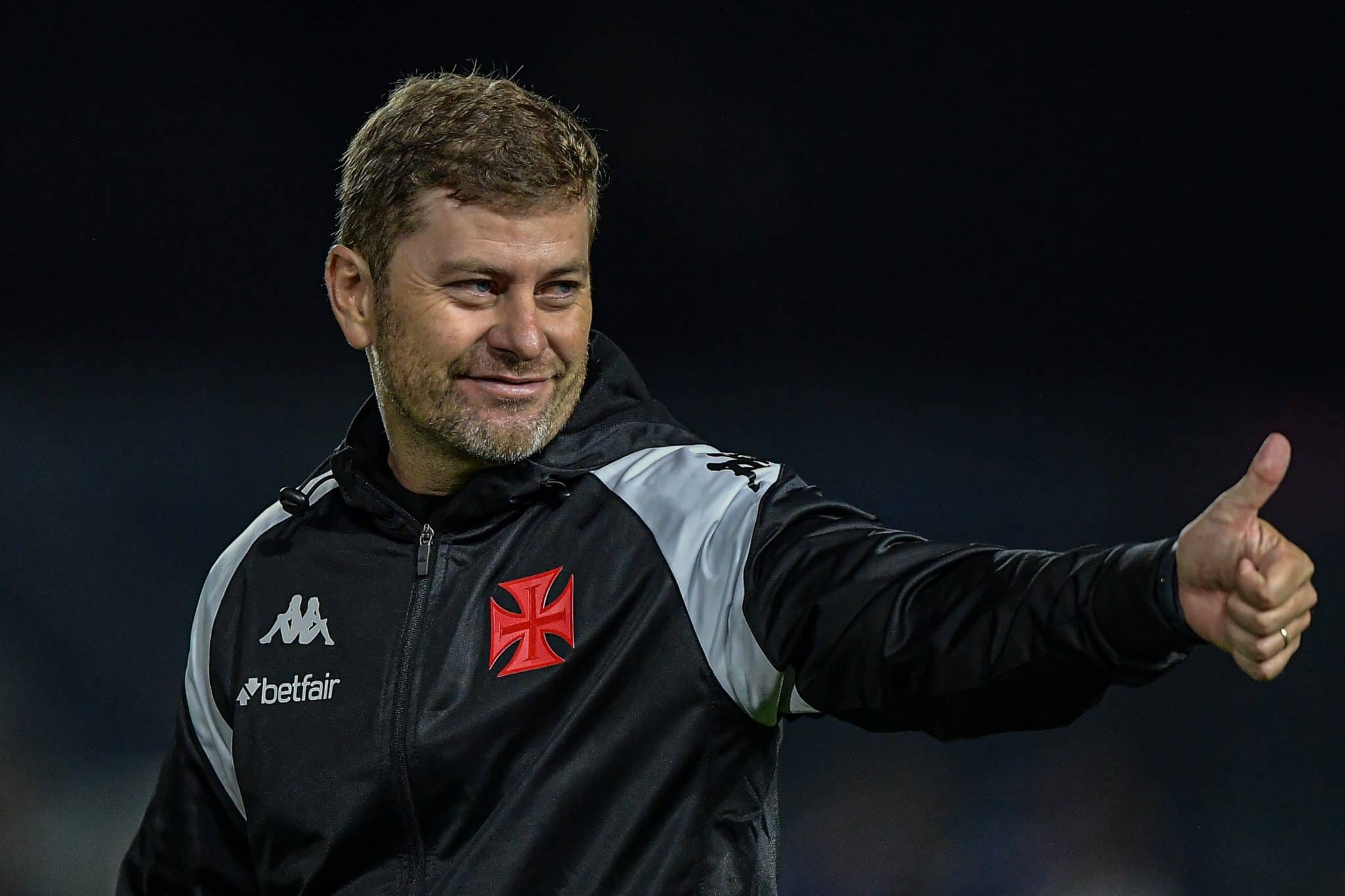 Diretoria, esquema, t&eacute;cnico e mais: Como Vasco se transformou desde o 6 a 1 para o Flamengo