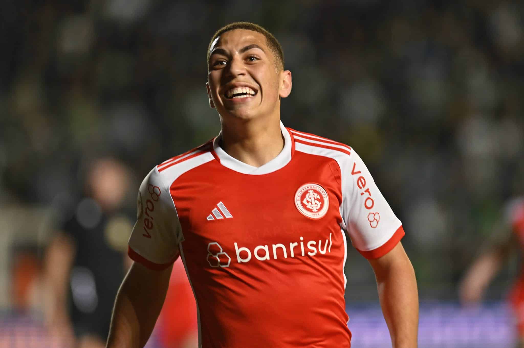 Gabriel Carvalho supera Pato e alcan&ccedil;a novo recorde no Inter em jogo marcado por provoca&ccedil;&atilde;o pol&ecirc;mica