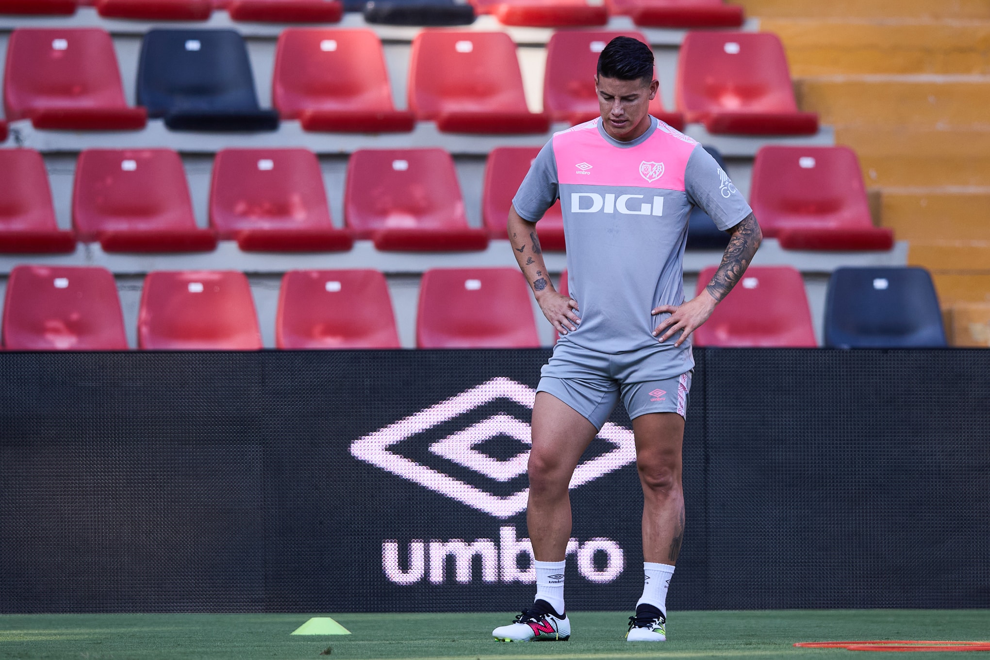 Por que James Rodr&iacute;guez ainda n&atilde;o estreou pelo Rayo Vallecano