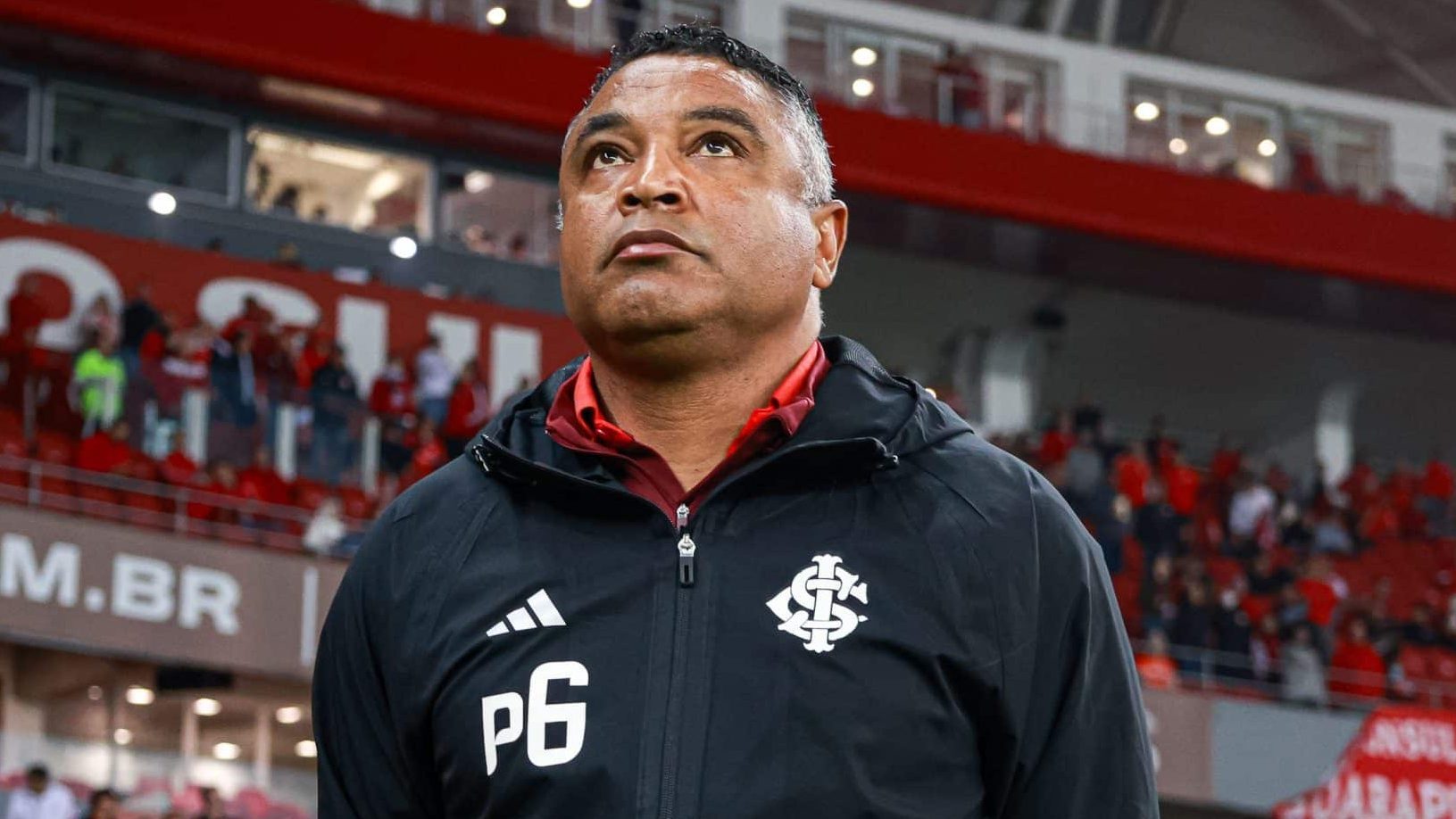 Roger Machado em jogo do Internacional no Campeonato Brasileiro