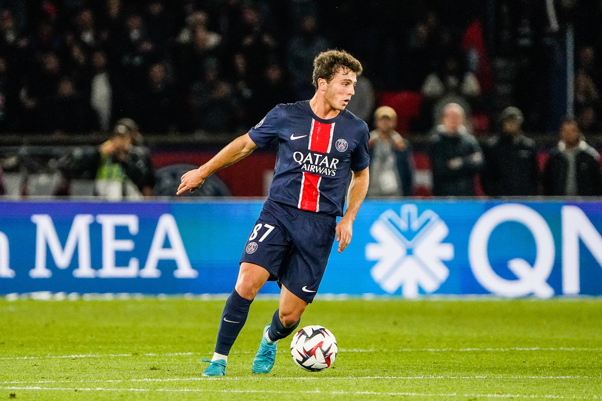 Jo&atilde;o Neves em a&ccedil;&atilde;o pelo PSG. Foto: Icon Sport