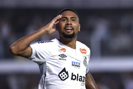 Falta de fair play e clima hostil na Vila empurram Santos &agrave; vit&oacute;ria sobre o Am&eacute;rica-MG