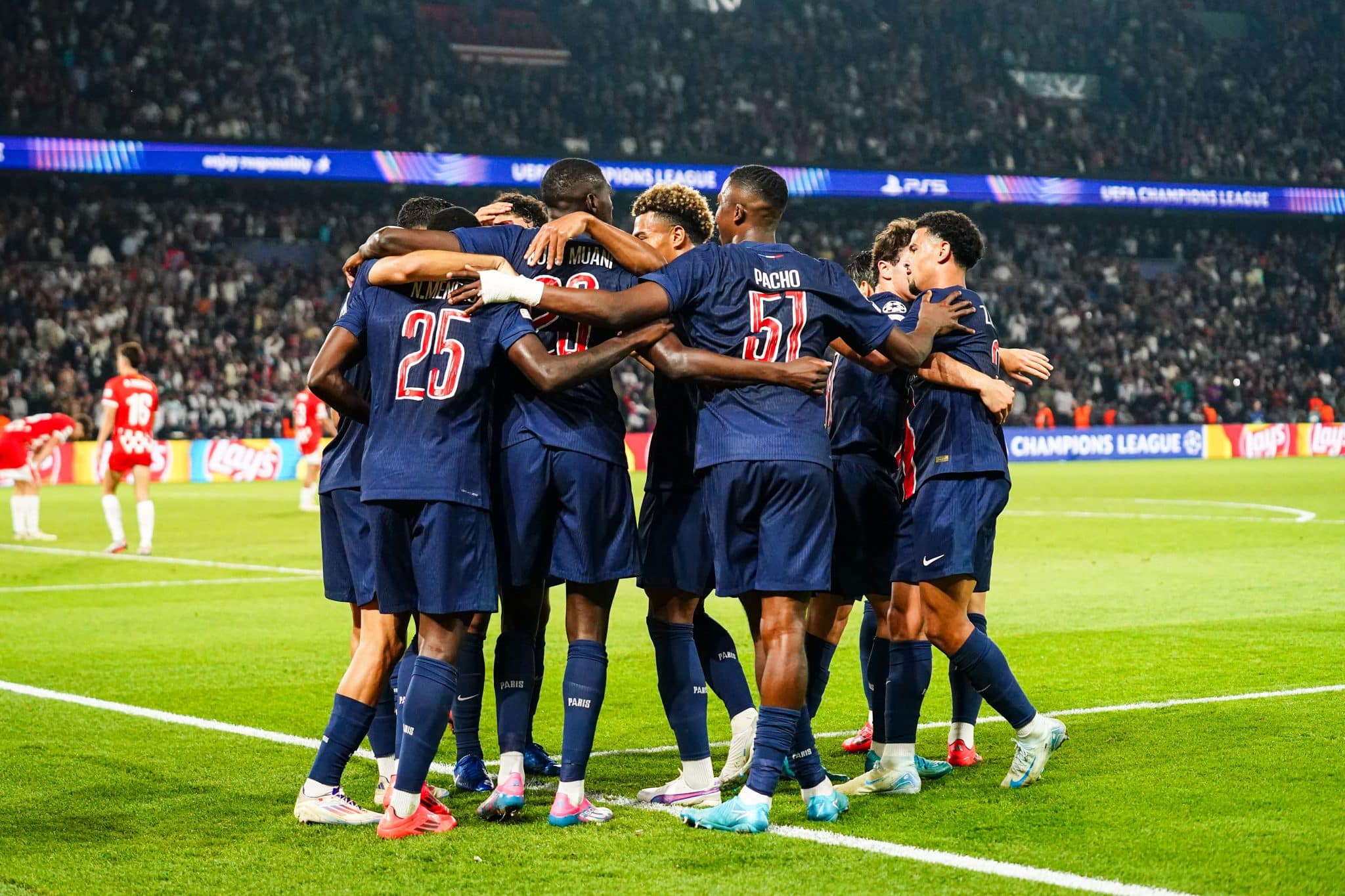 Jogadores do PSG celebram gol da vit&oacute;ri
