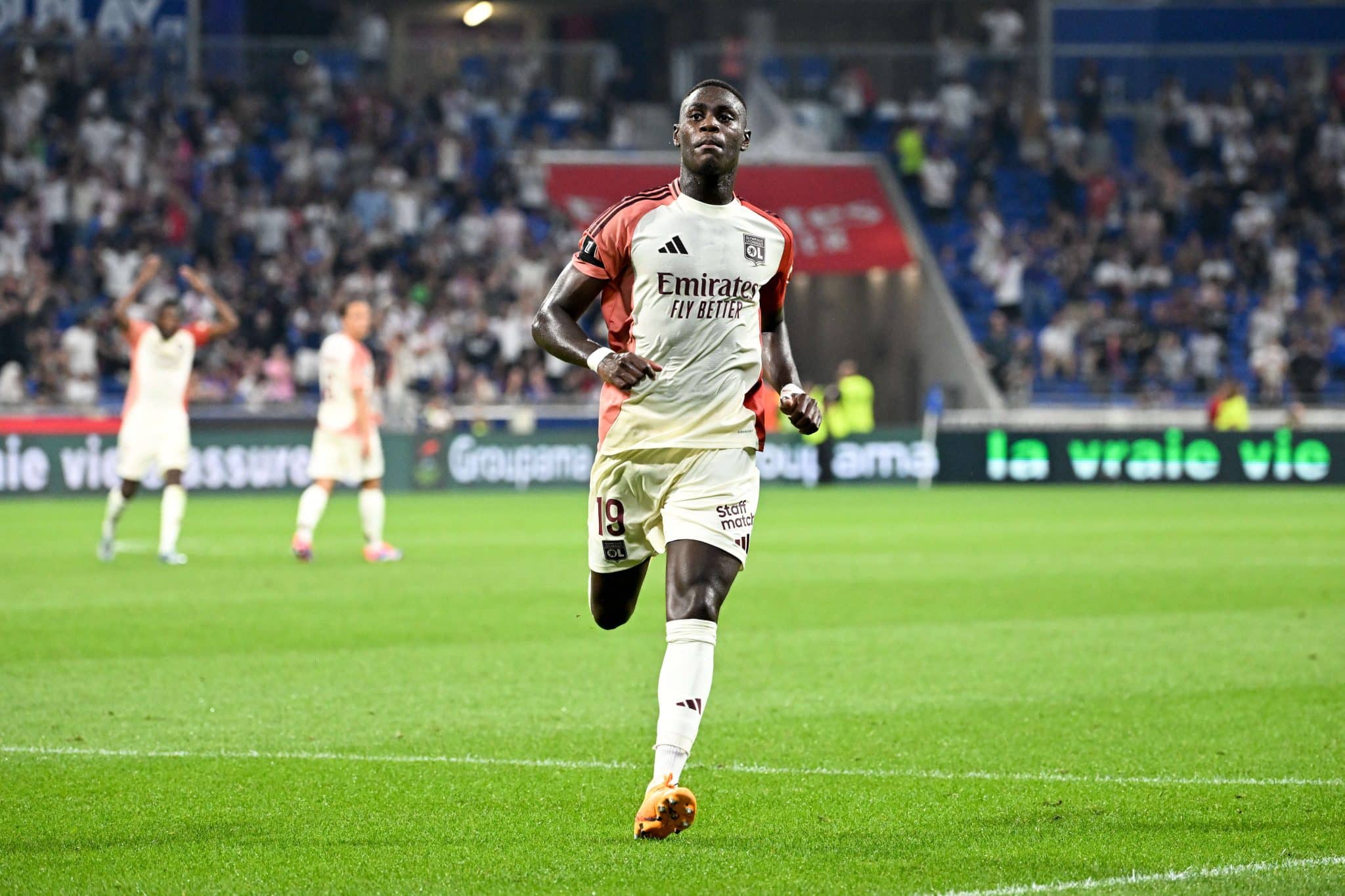 O zagueiro Niakhat&eacute;, de 28 anos, foi a contrata&ccedil;&atilde;o mais cara do Lyon na &uacute;ltima janela: 31,9 milh&otilde;es de euros. Foto: Icon Sport