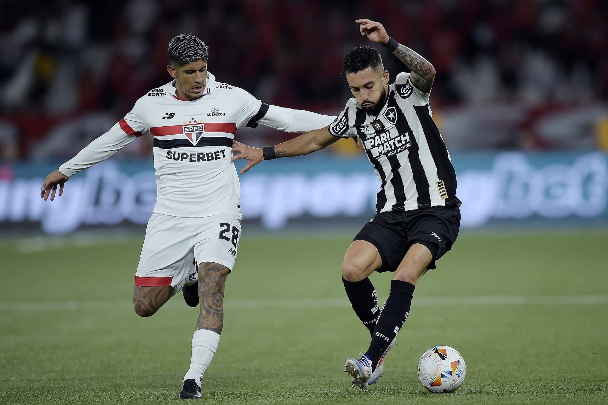 Alan Franco, em a&ccedil;&atilde;o contra o Botafogo