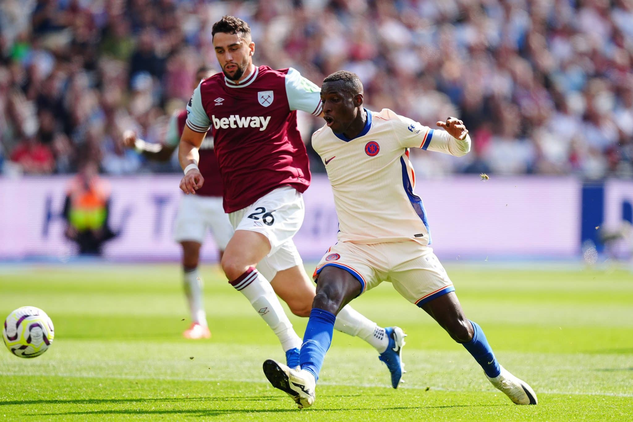 Com dois gols, Nicolas Jackson &eacute; destaque na vit&oacute;ria do Chelsea deste s&aacute;bado (21). Foto: Icon Sport