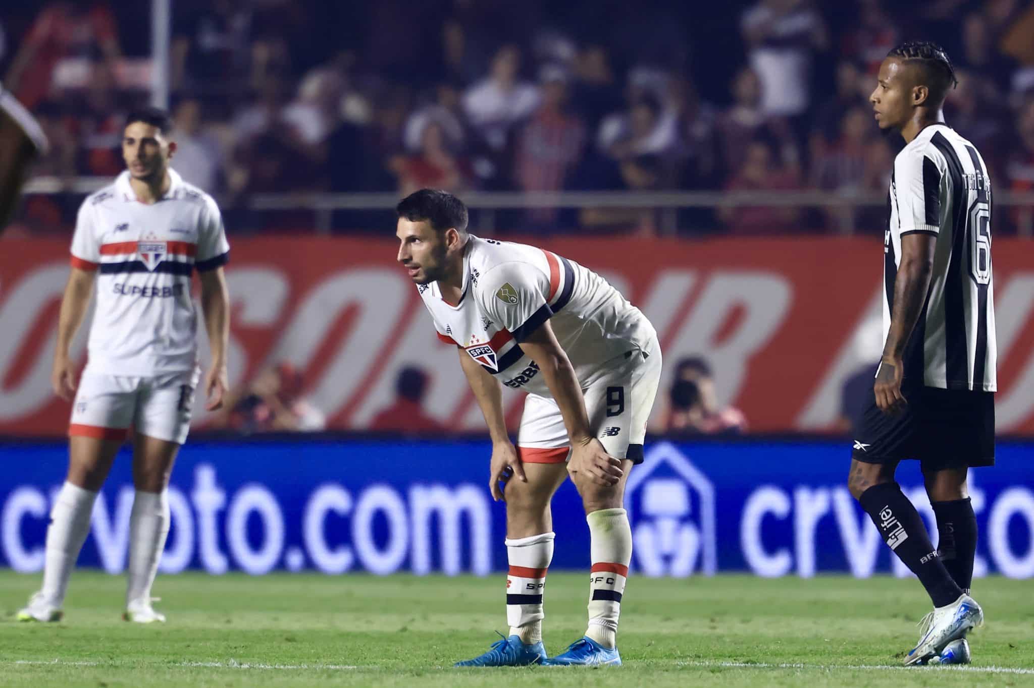 S&atilde;o Paulo d&aacute; adeus &agrave; Libertadores com her&oacute;is da Copa do Brasil como protagonistas da queda