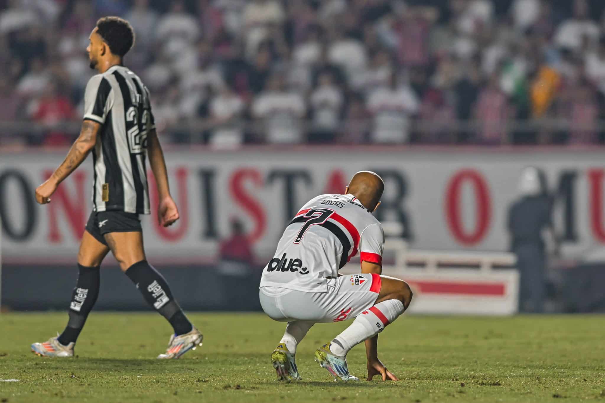 Lucas lamenta p&ecirc;nalti perdido contra o Botafogo