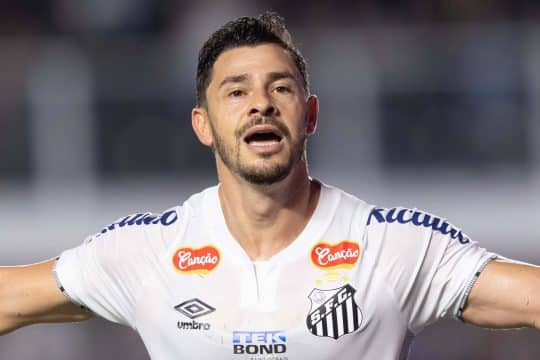 Modorrenta atua&ccedil;&atilde;o n&atilde;o impede o Santos de voltar a liderar a S&eacute;rie B