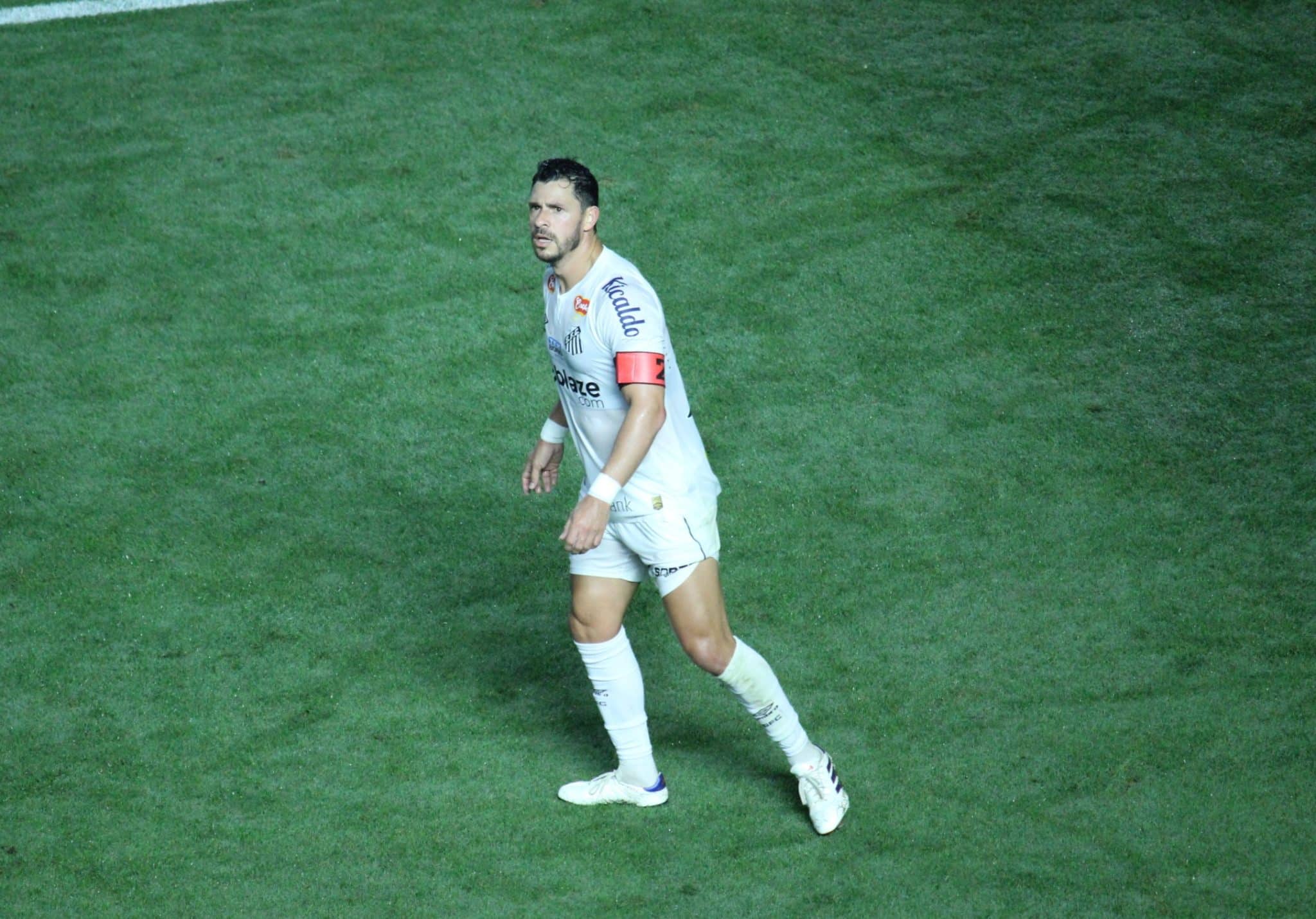 Giuliano capit&atilde;o contra a Ponte