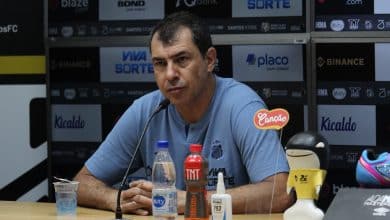 Vaiado por torcida do Santos, Carille se defende: &lsquo;Considero um trabalho bom&rsquo;