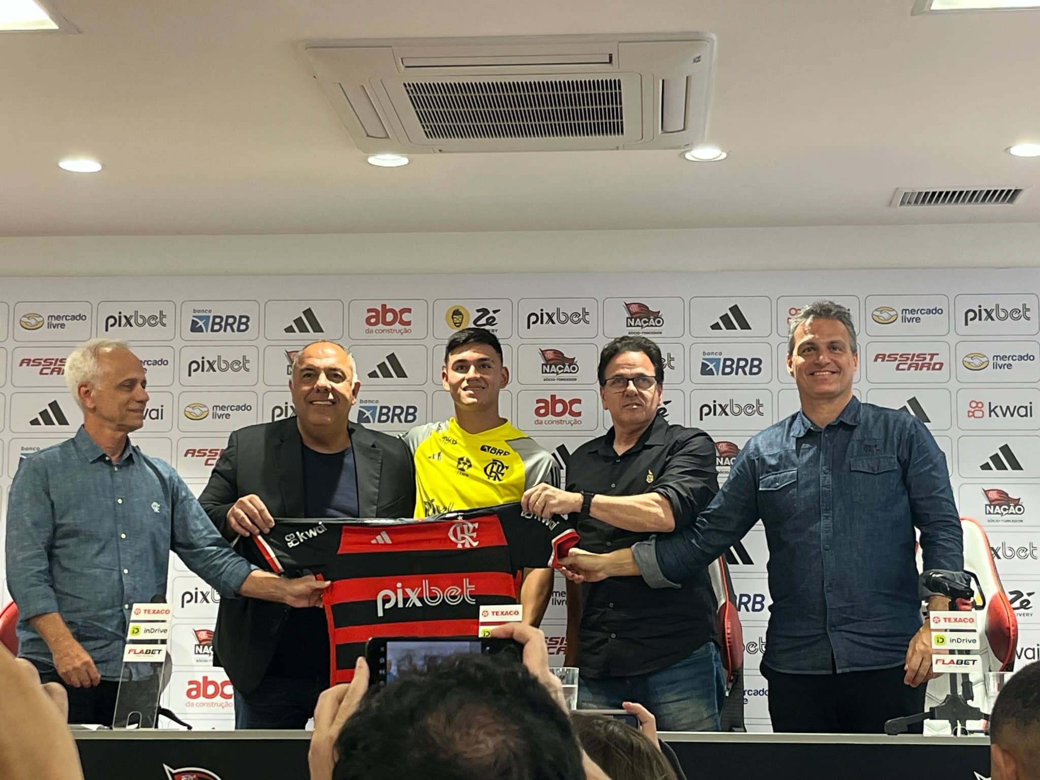 Carlos Alcaraz em apresenta&ccedil;&atilde;o no Flamengo