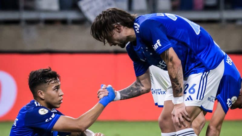 Auxiliar de Diniz explica ausência da base e projeta reforços no ataque do Cruzeiro