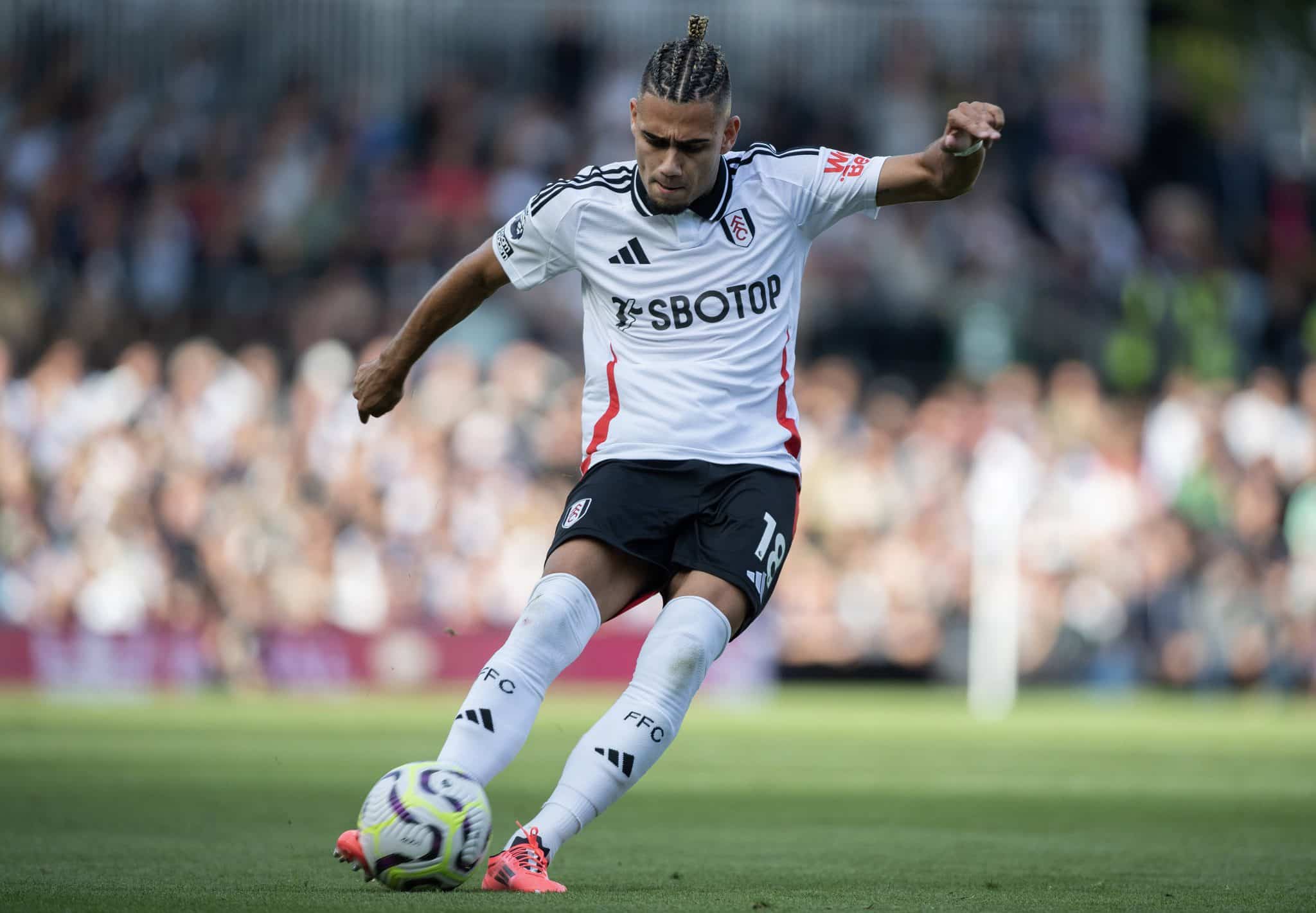 Andreas Pereira em a&ccedil;&atilde;o na vit&oacute;ria do Fulham sobre o Newcastle