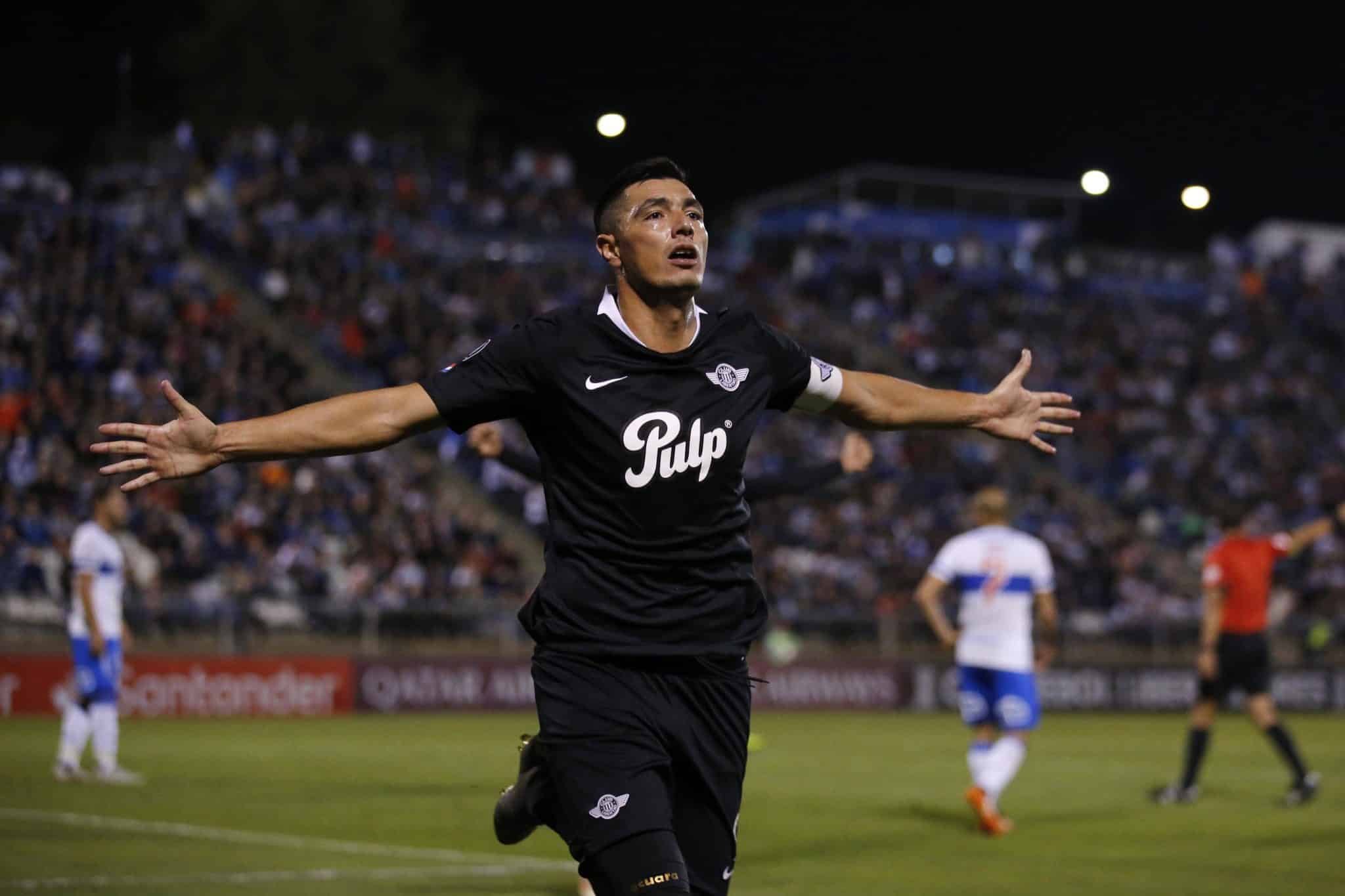 O centroavante paraguaio Oscar Taquara Cardozo &eacute; um dos grandes destaques do Libertad